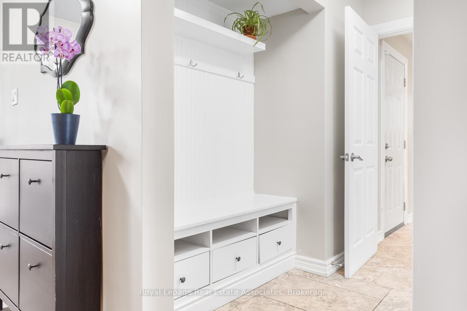 176 DAPHNE AVENUE Image 10