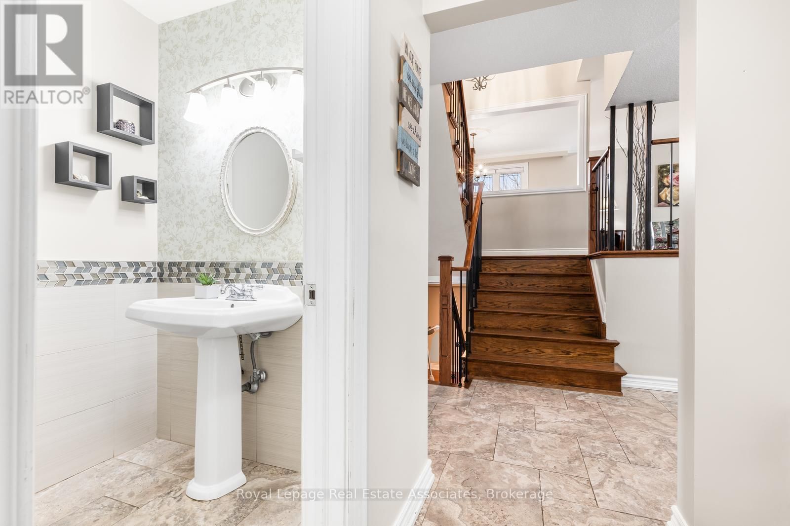 176 DAPHNE AVENUE Image 11