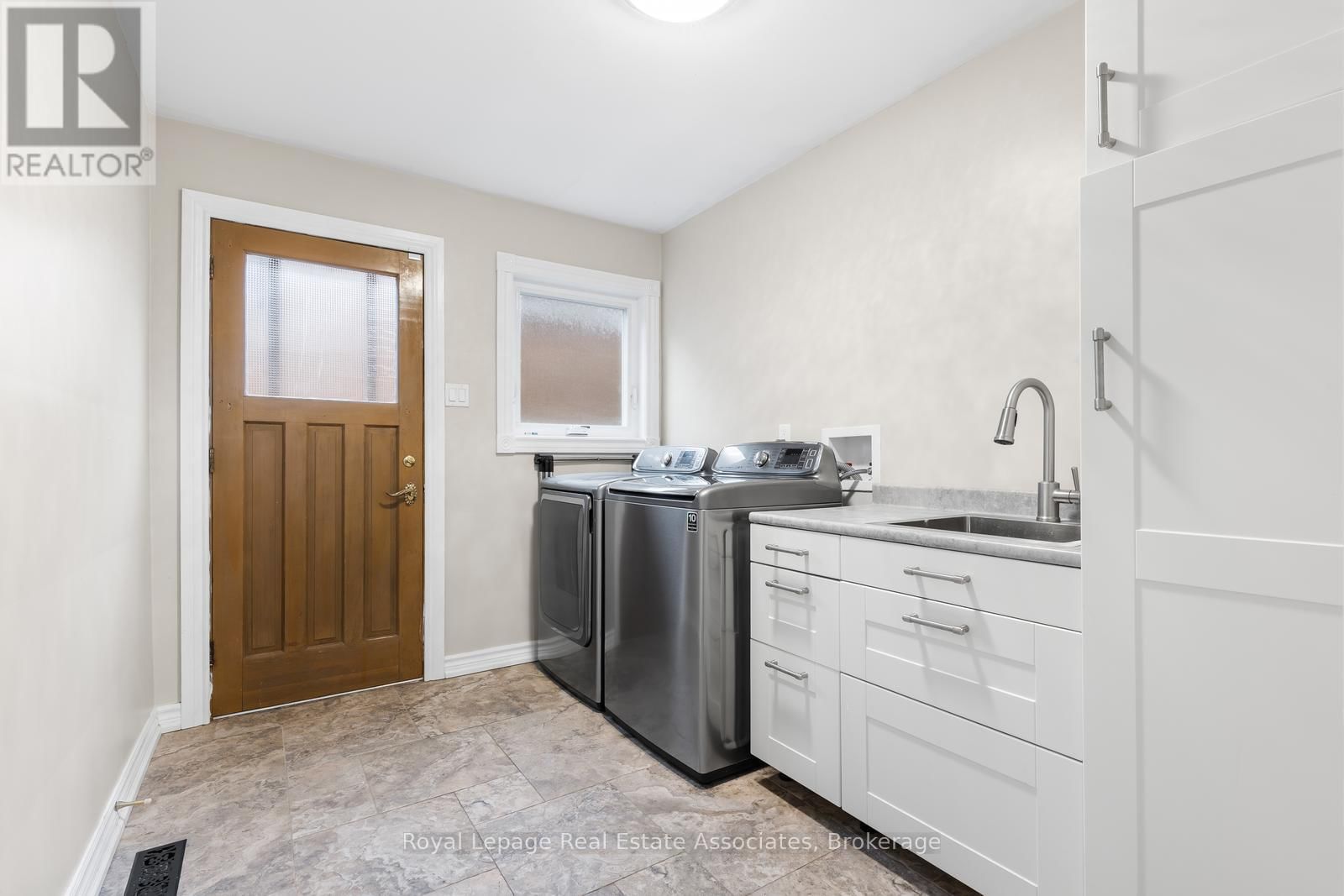 176 DAPHNE AVENUE Image 12