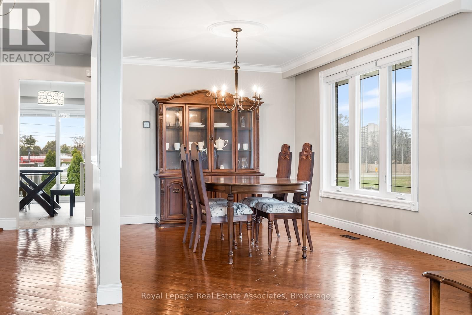 176 DAPHNE AVENUE Image 15