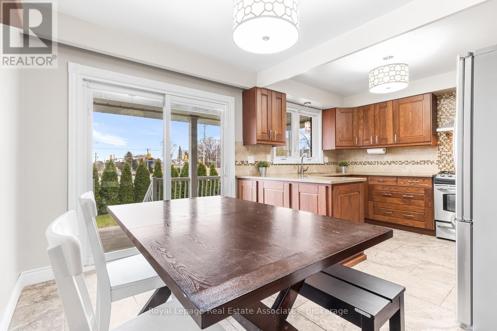 176 DAPHNE AVENUE Image 21