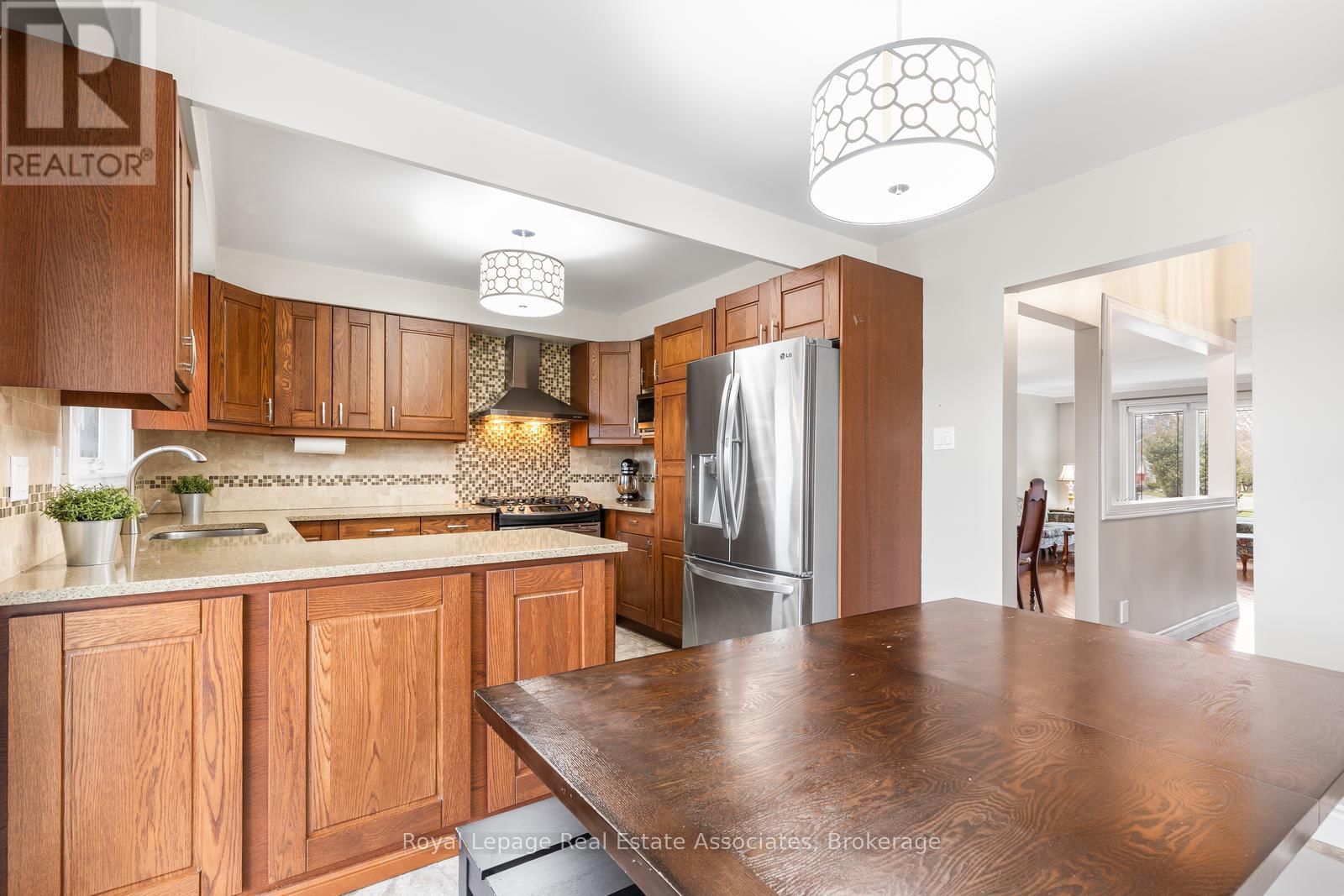 176 DAPHNE AVENUE Image 24