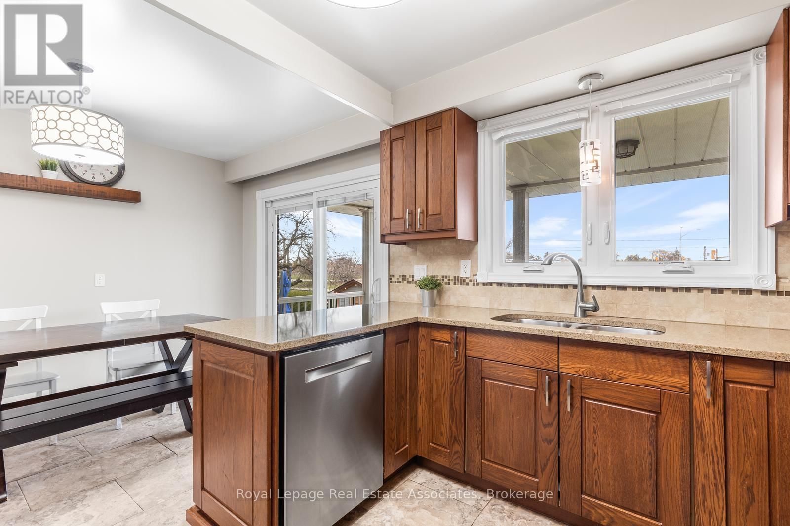 176 DAPHNE AVENUE Image 25