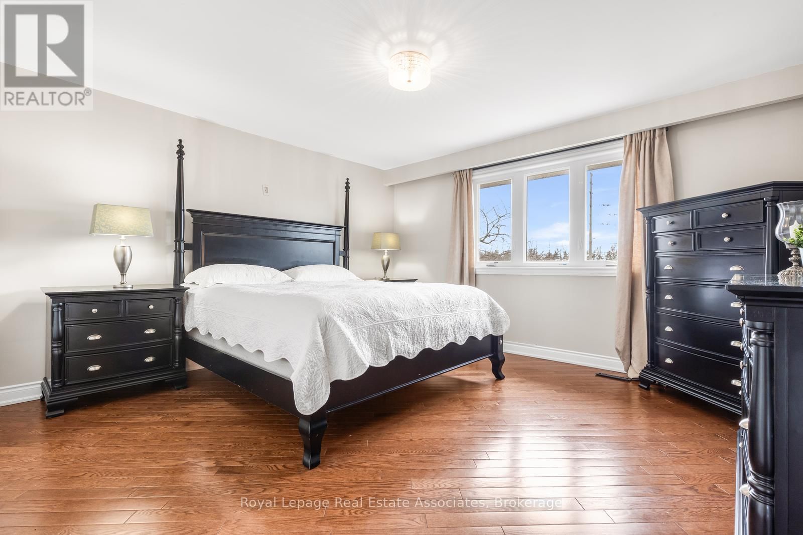 176 DAPHNE AVENUE Image 27