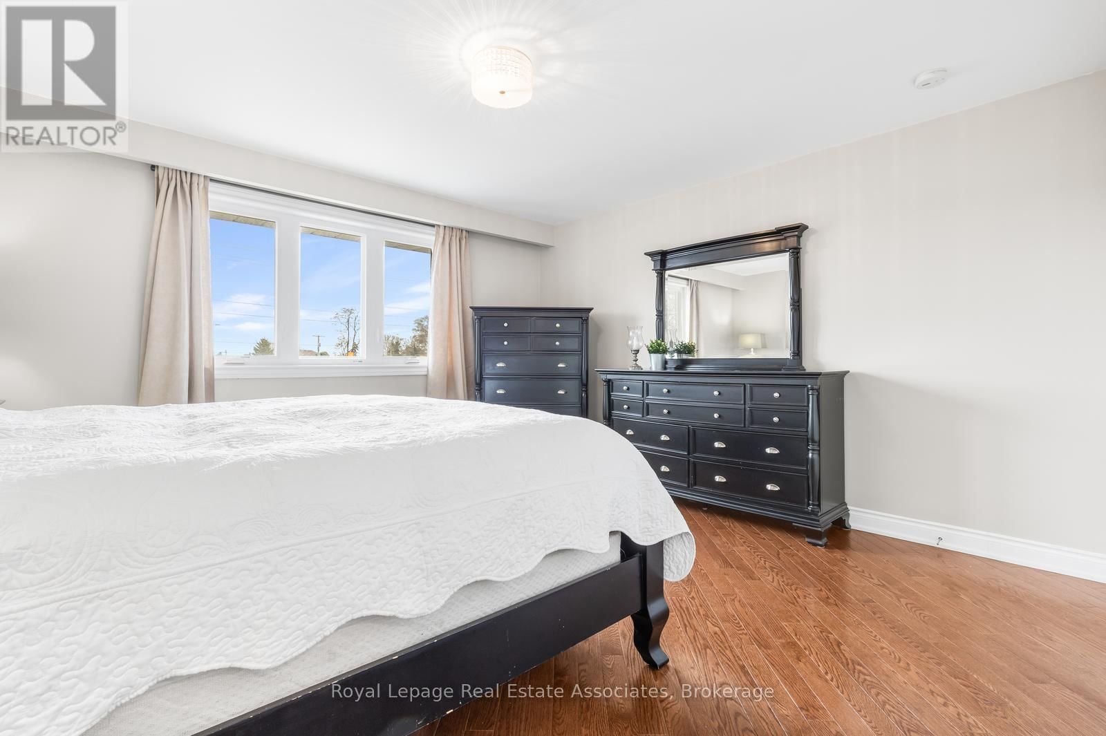 176 DAPHNE AVENUE Image 28