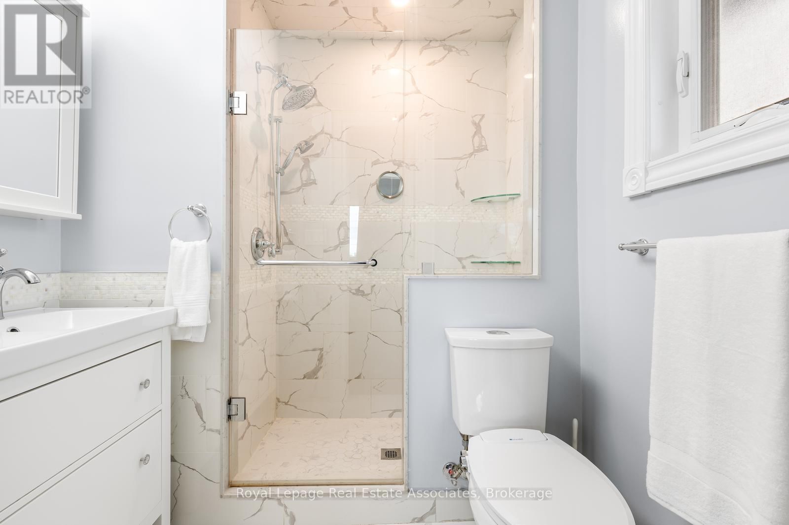 176 DAPHNE AVENUE Image 30