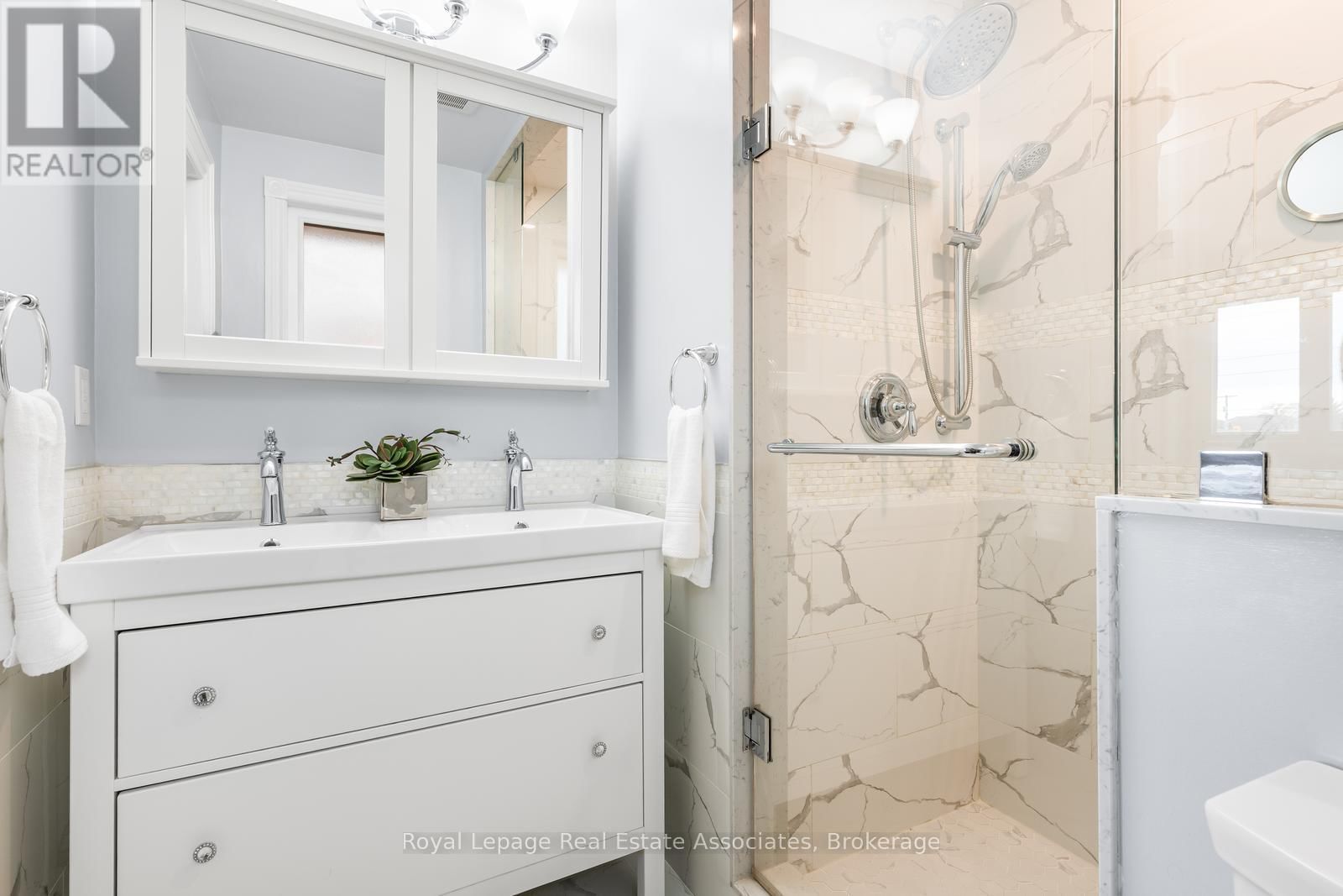 176 DAPHNE AVENUE Image 31