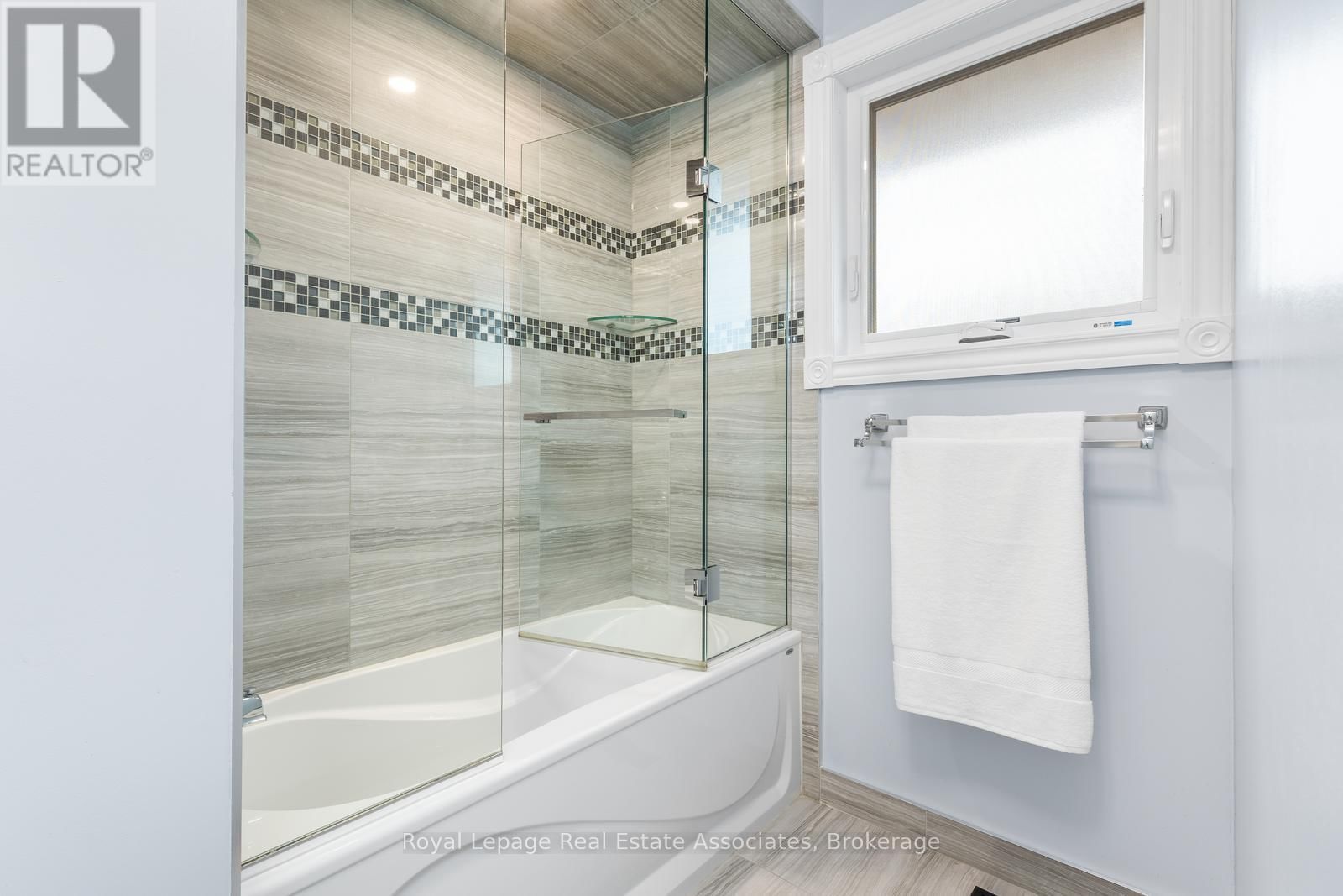 176 DAPHNE AVENUE Image 35