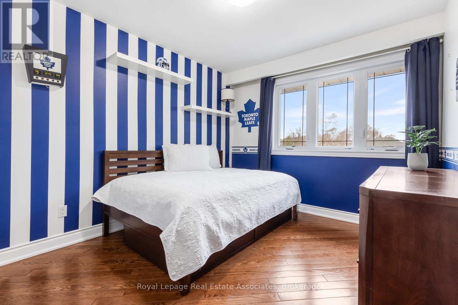 176 DAPHNE AVENUE Image 36