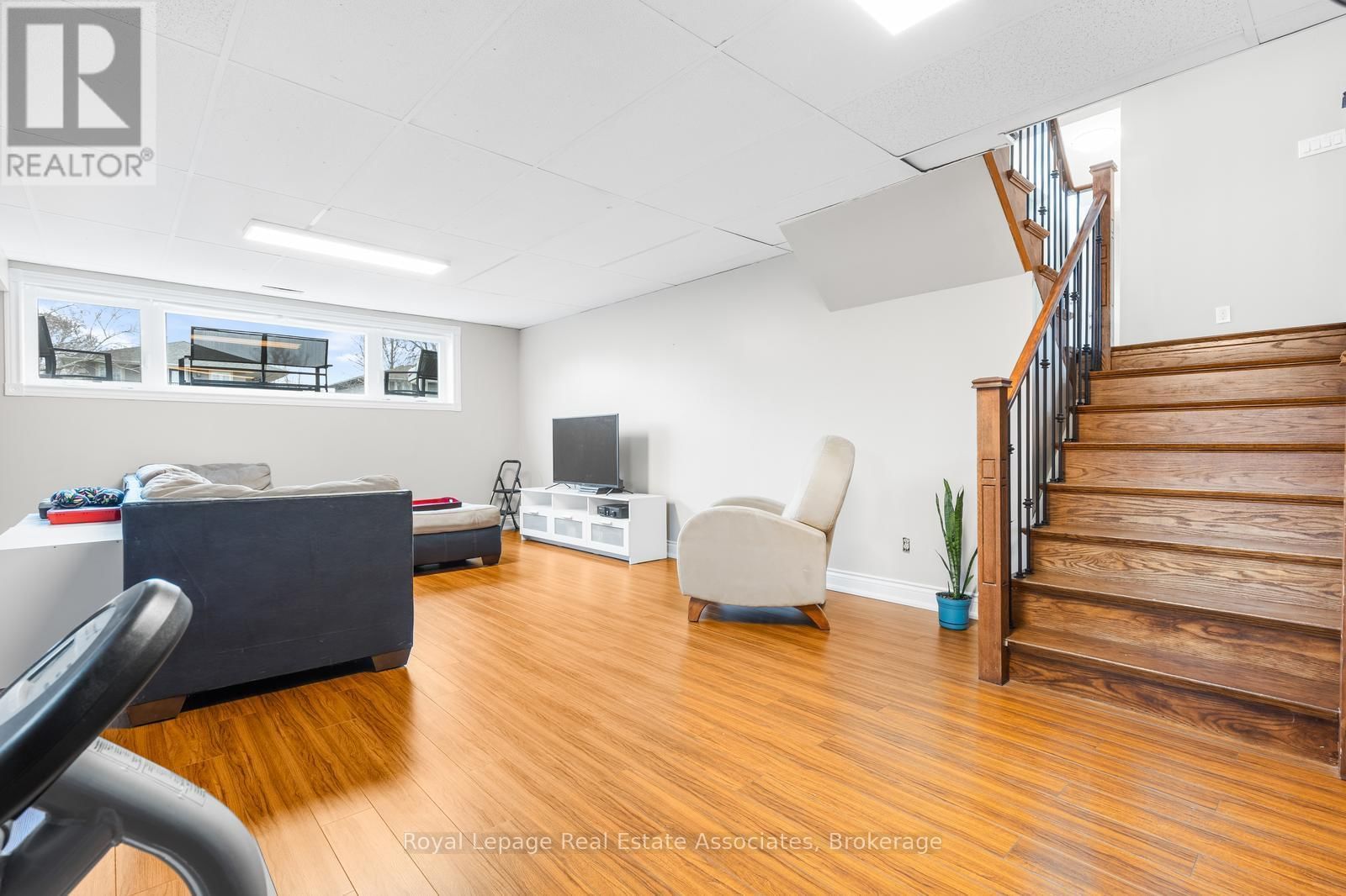 176 DAPHNE AVENUE Image 41