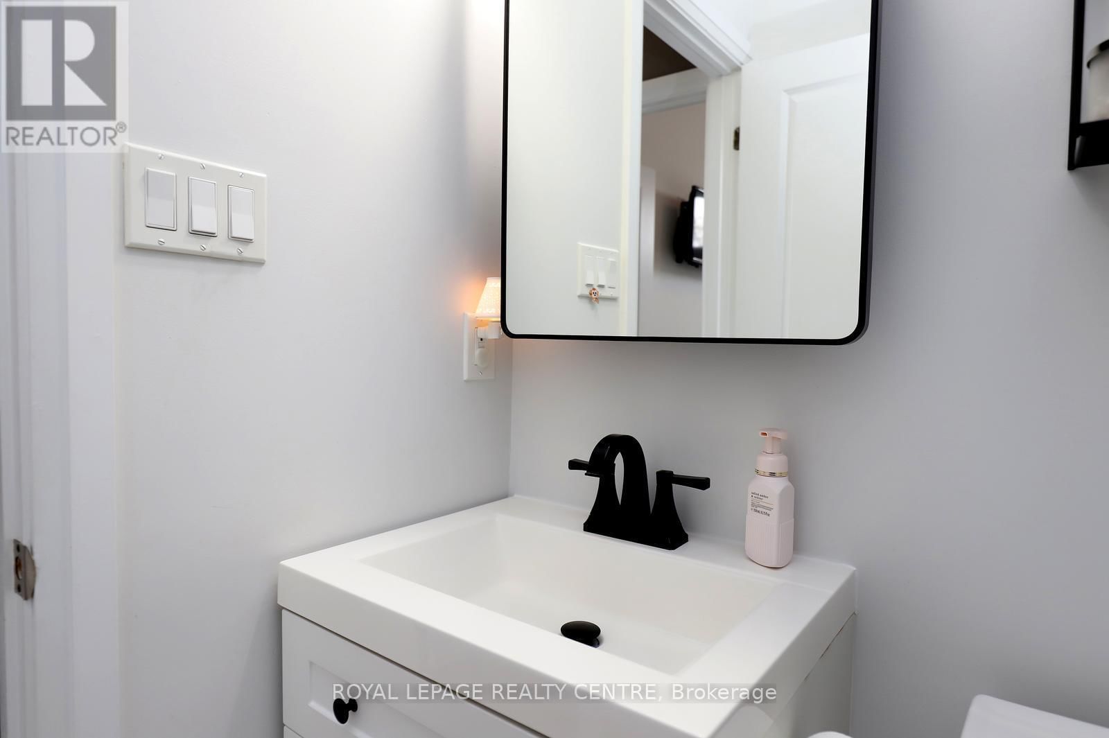 10 - 3077 CAWTHRA ROAD Image 33