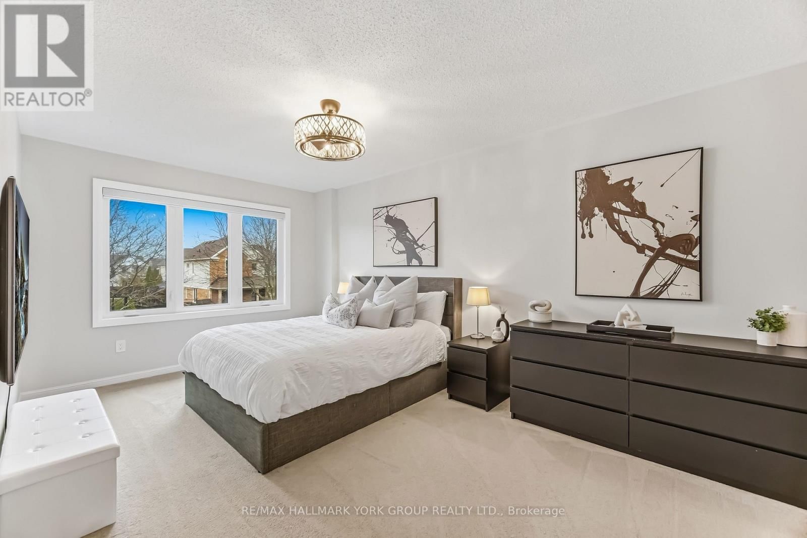 882 MCDUFFE CRESCENT Image 12