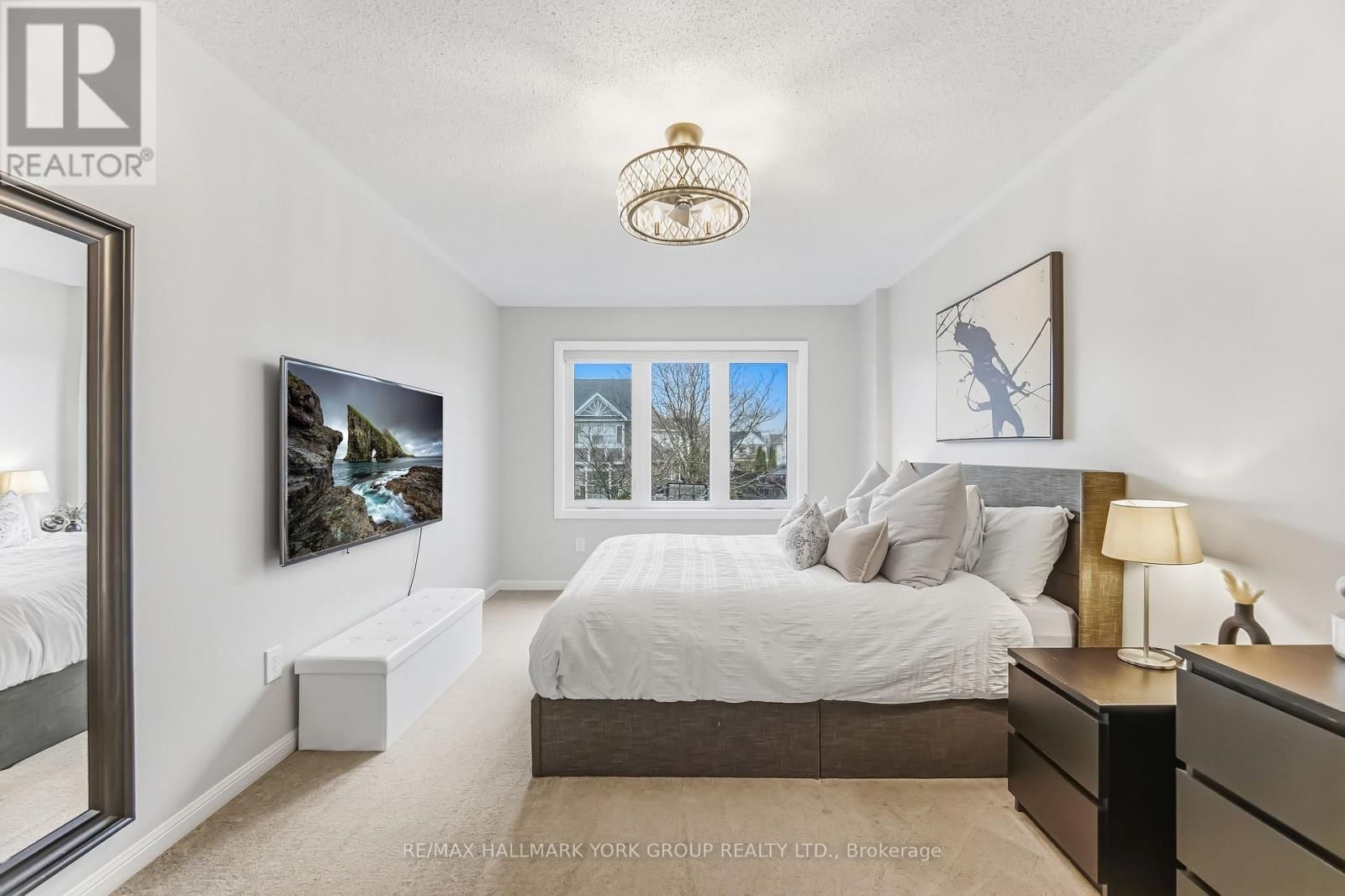 882 MCDUFFE CRESCENT Image 13