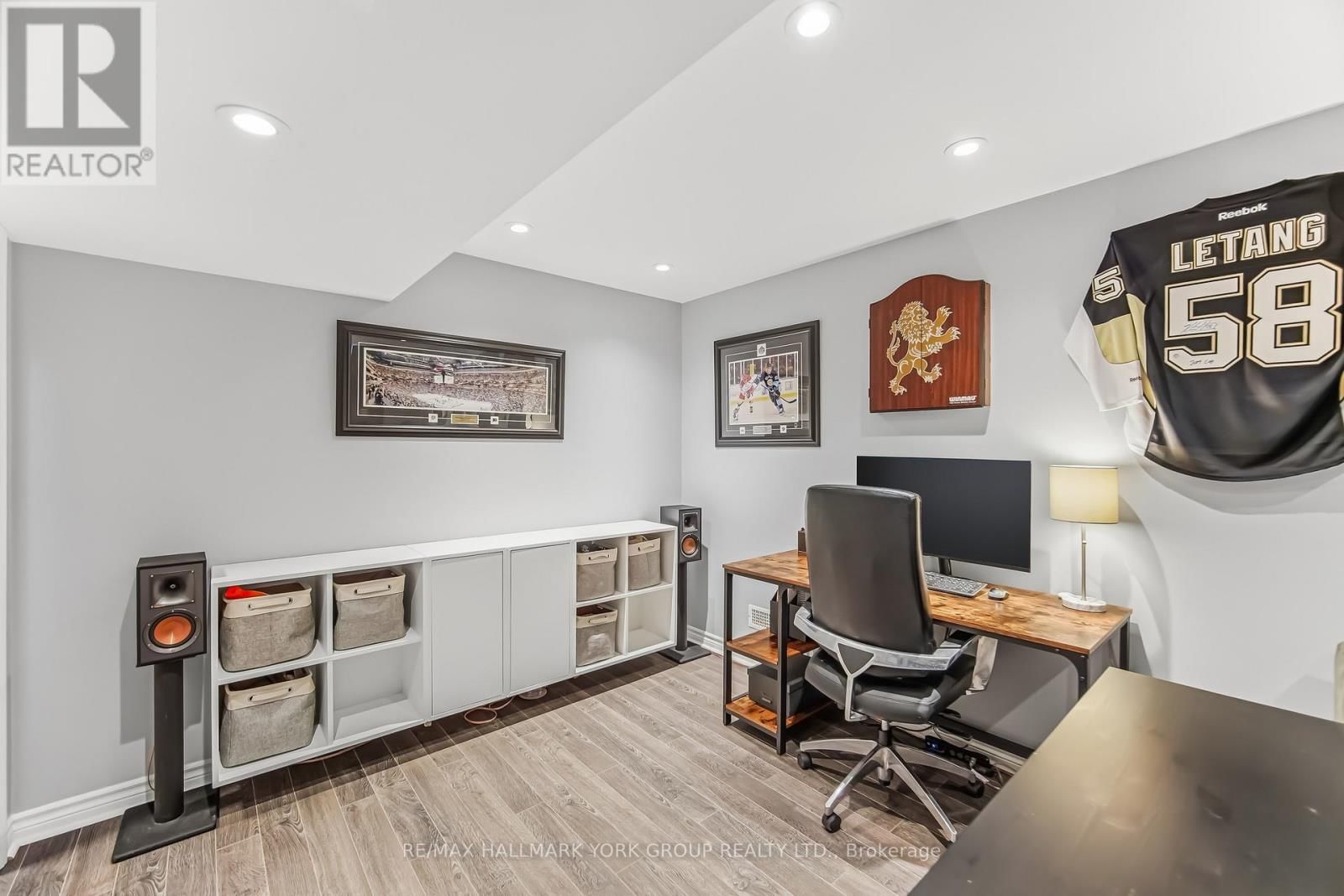 882 MCDUFFE CRESCENT Image 21