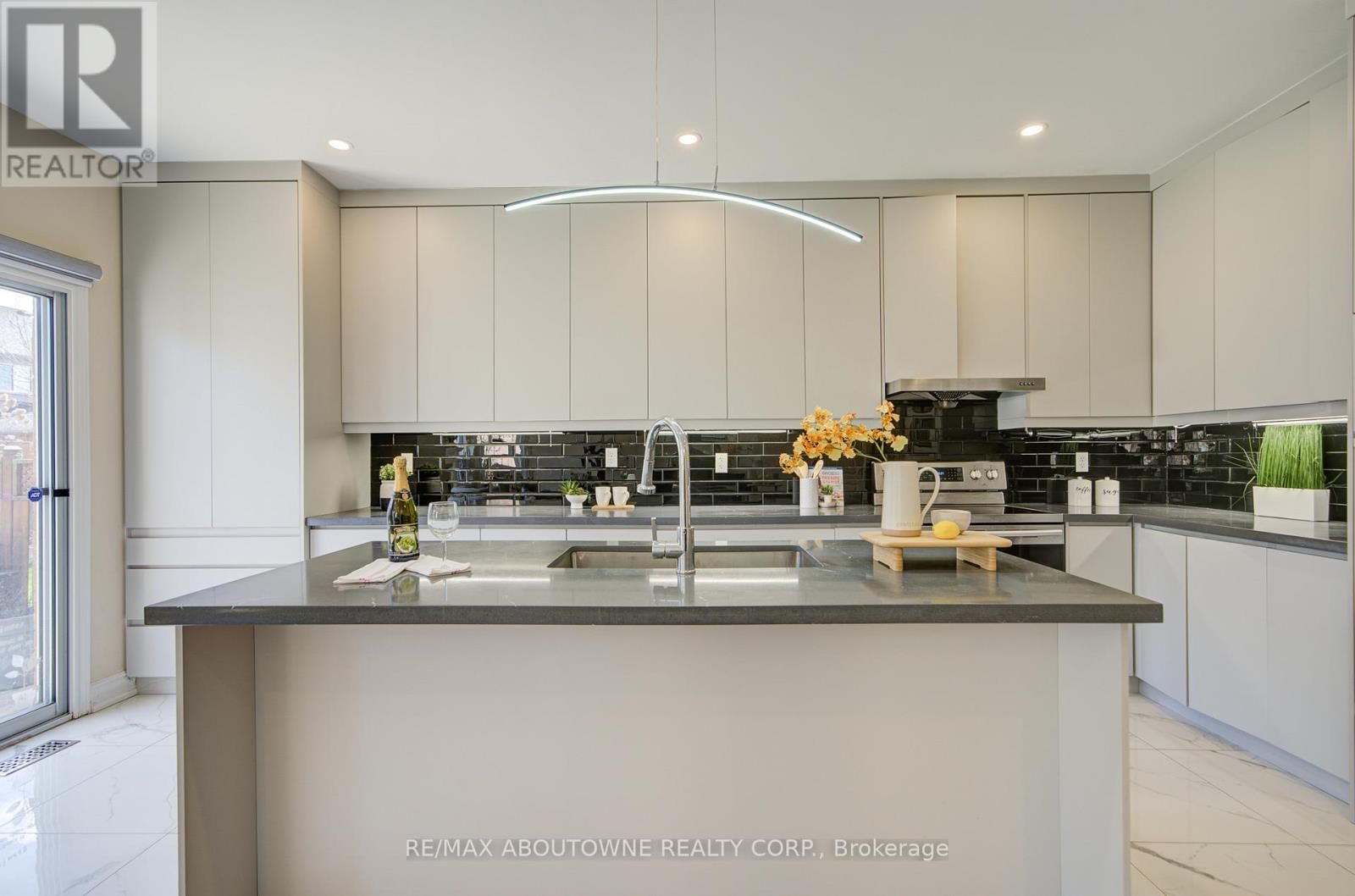 2181 STRATUS DRIVE Image 4