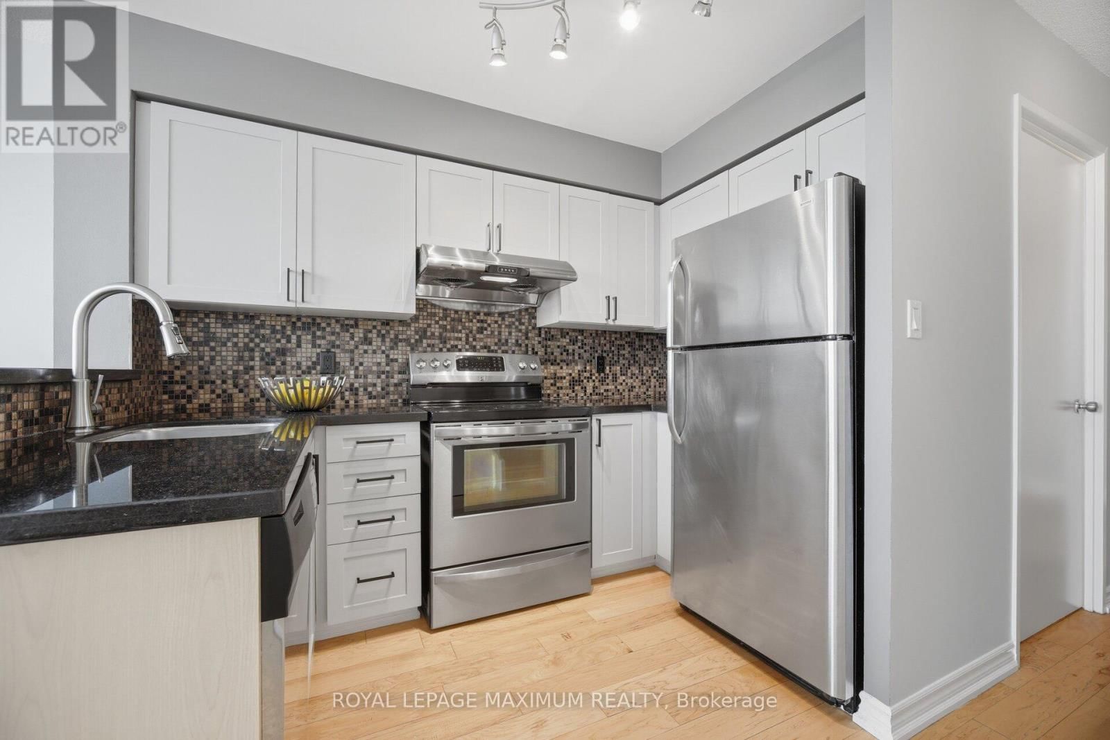 508 - 200 MANITOBA STREET Image 9