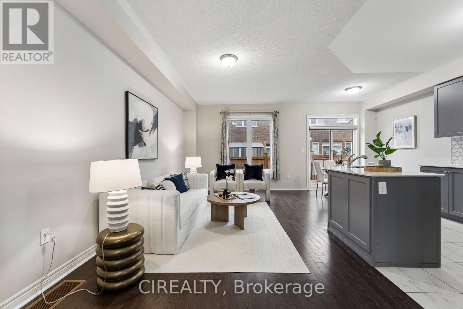 71 FINEGAN CIRCLE Image 11