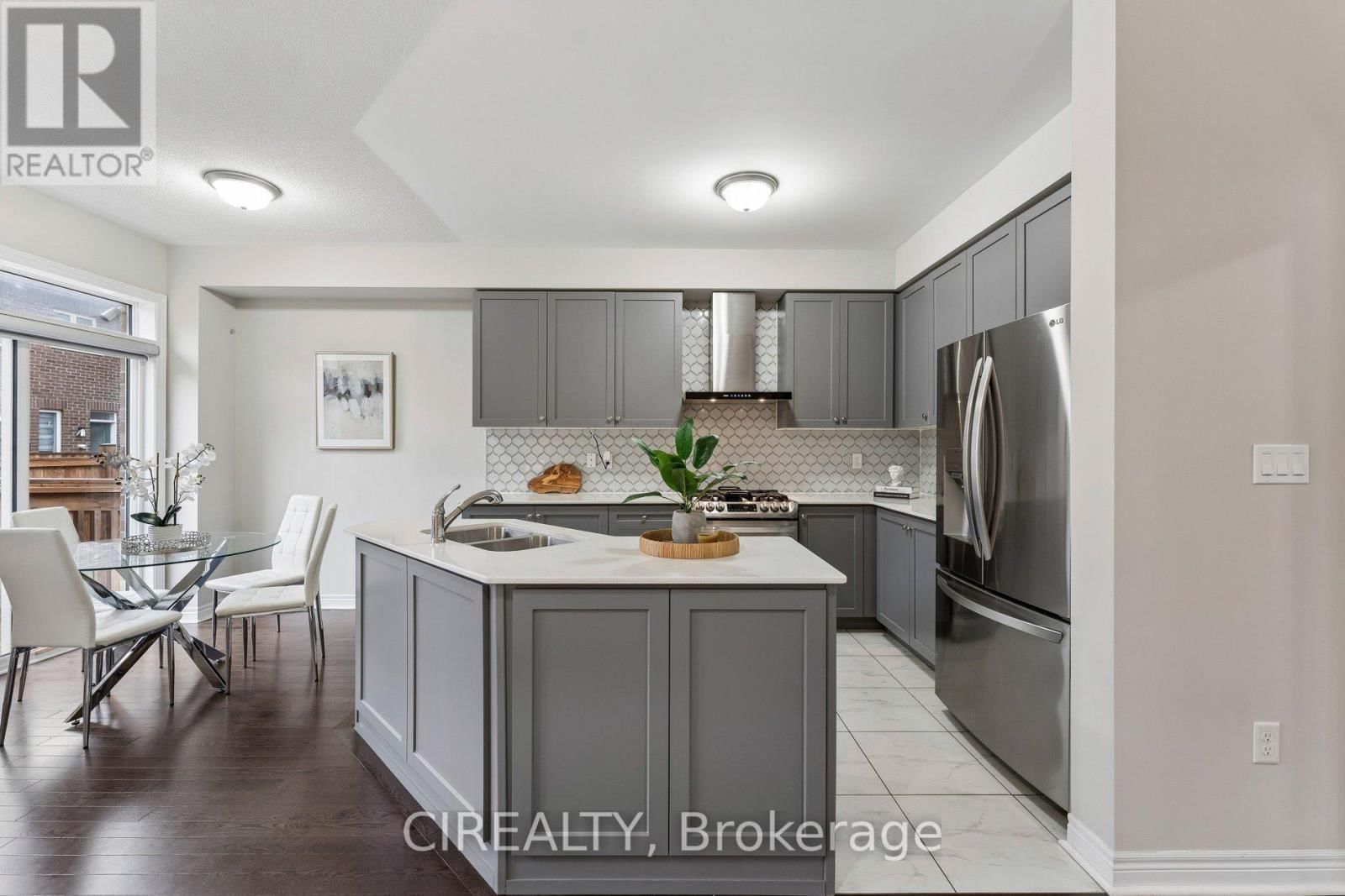 71 FINEGAN CIRCLE Image 13