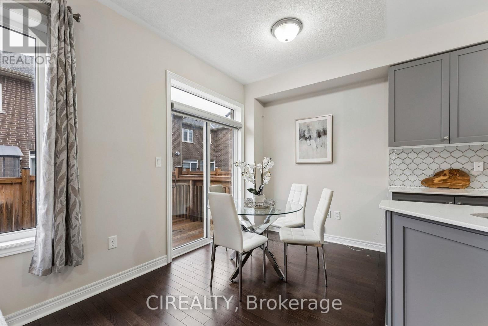 71 FINEGAN CIRCLE Image 14