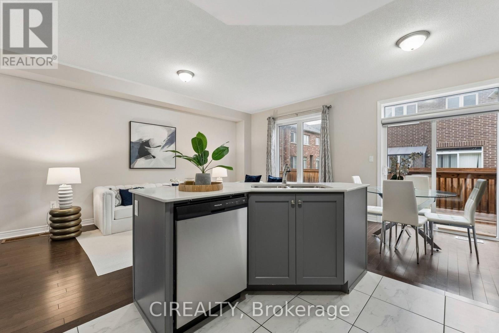 71 FINEGAN CIRCLE Image 19