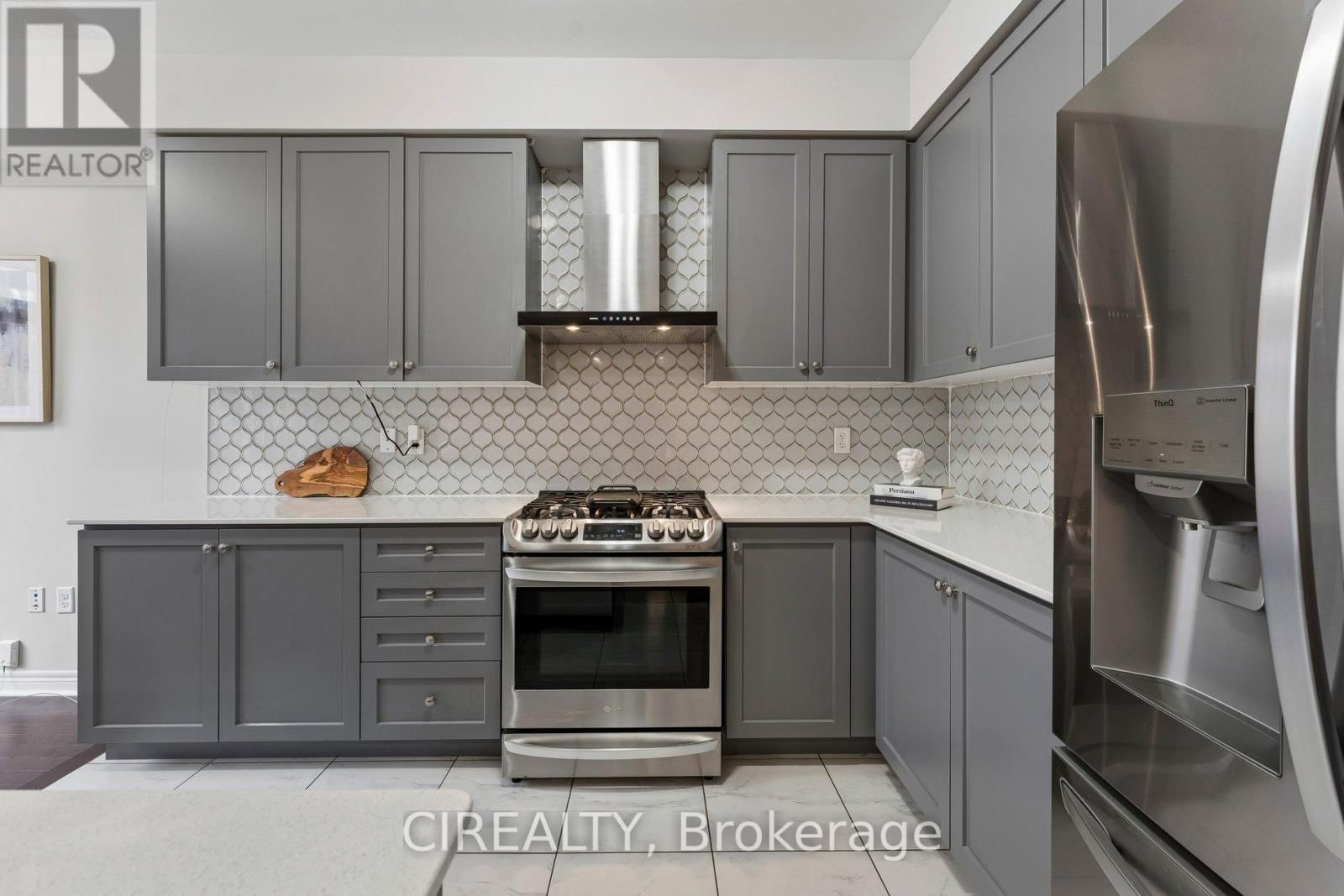 71 FINEGAN CIRCLE Image 20