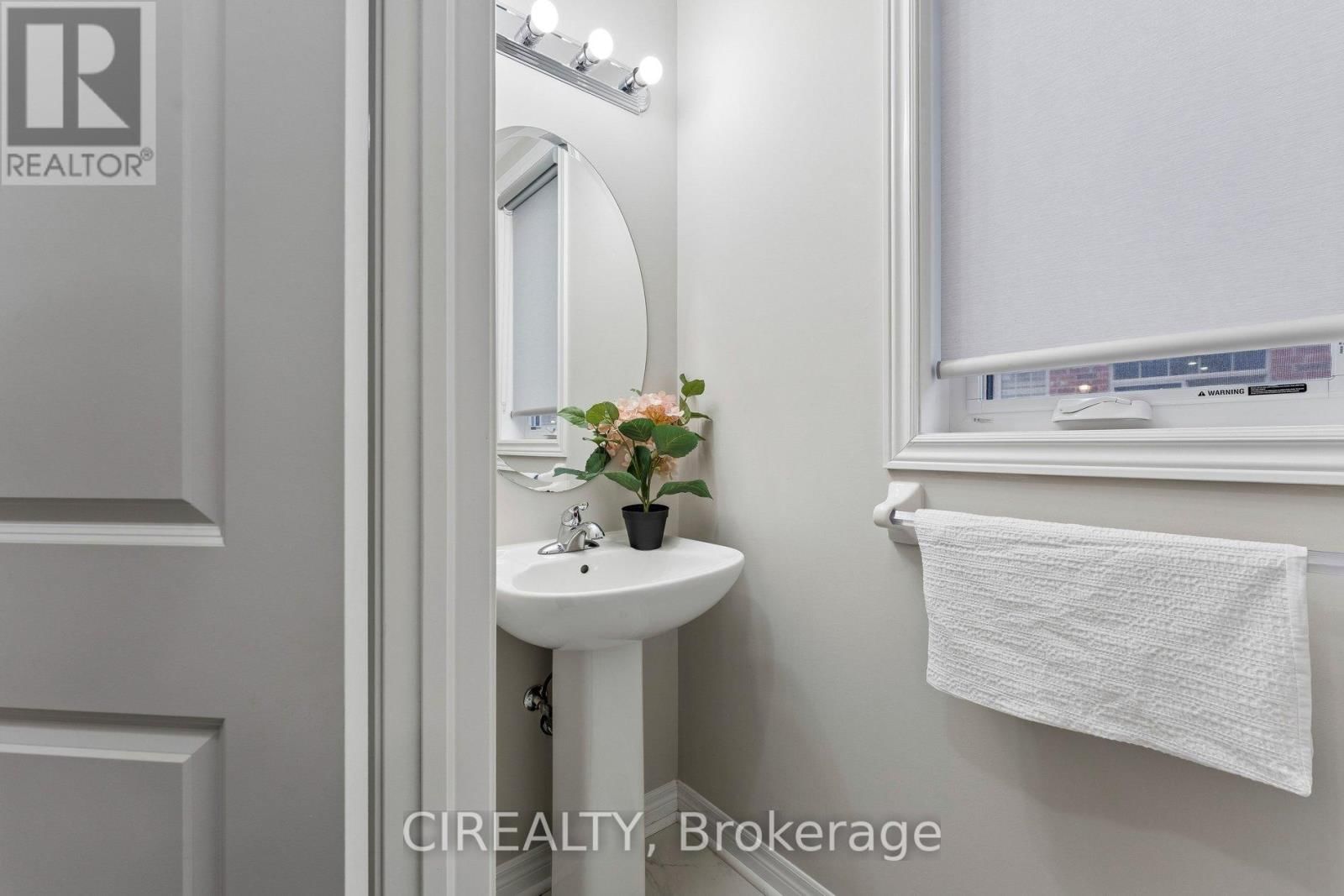 71 FINEGAN CIRCLE Image 22