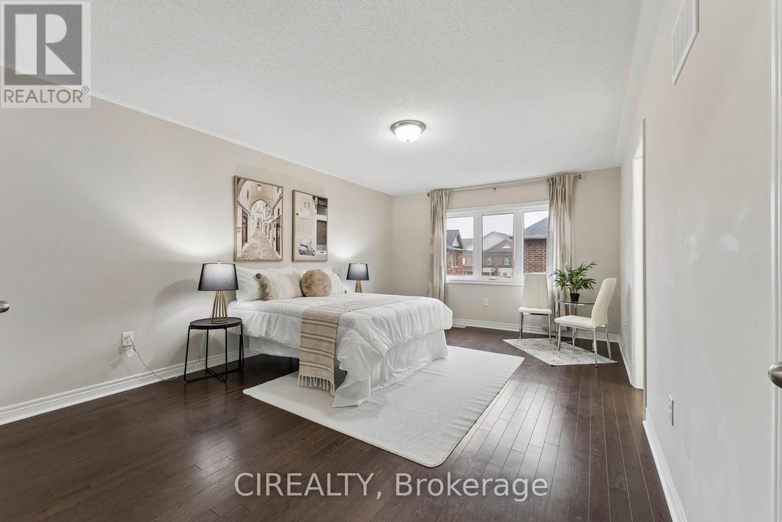 71 FINEGAN CIRCLE Image 26