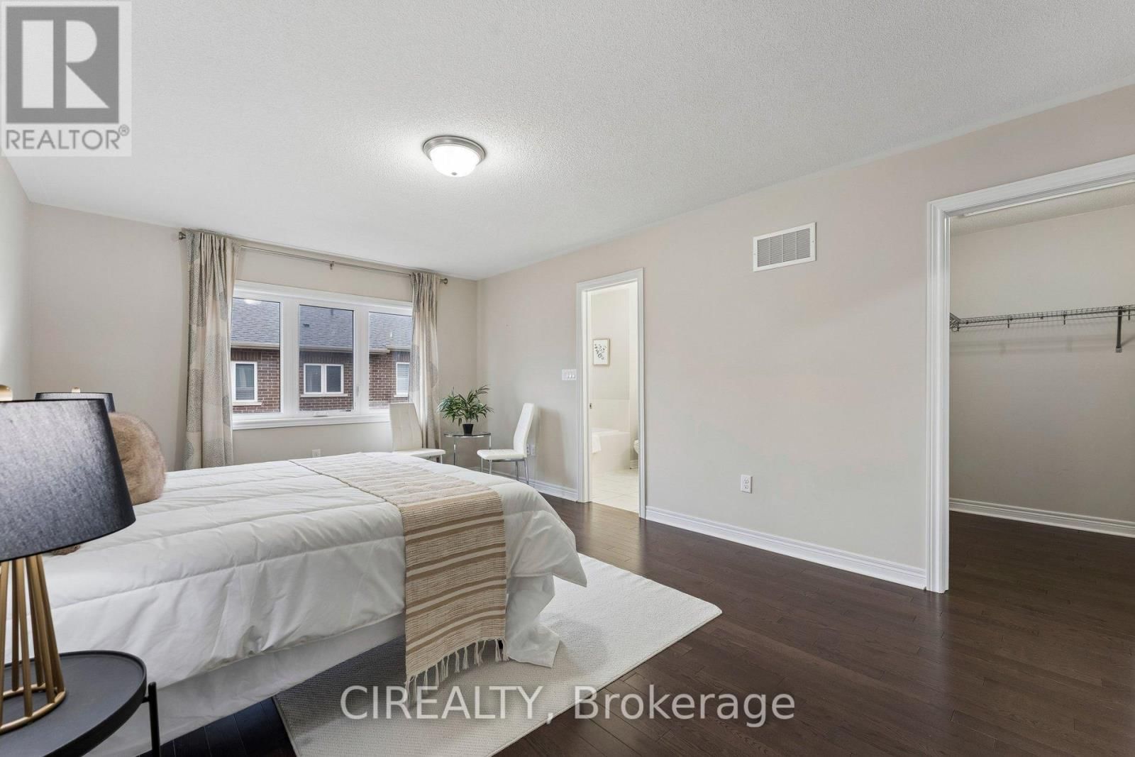 71 FINEGAN CIRCLE Image 28