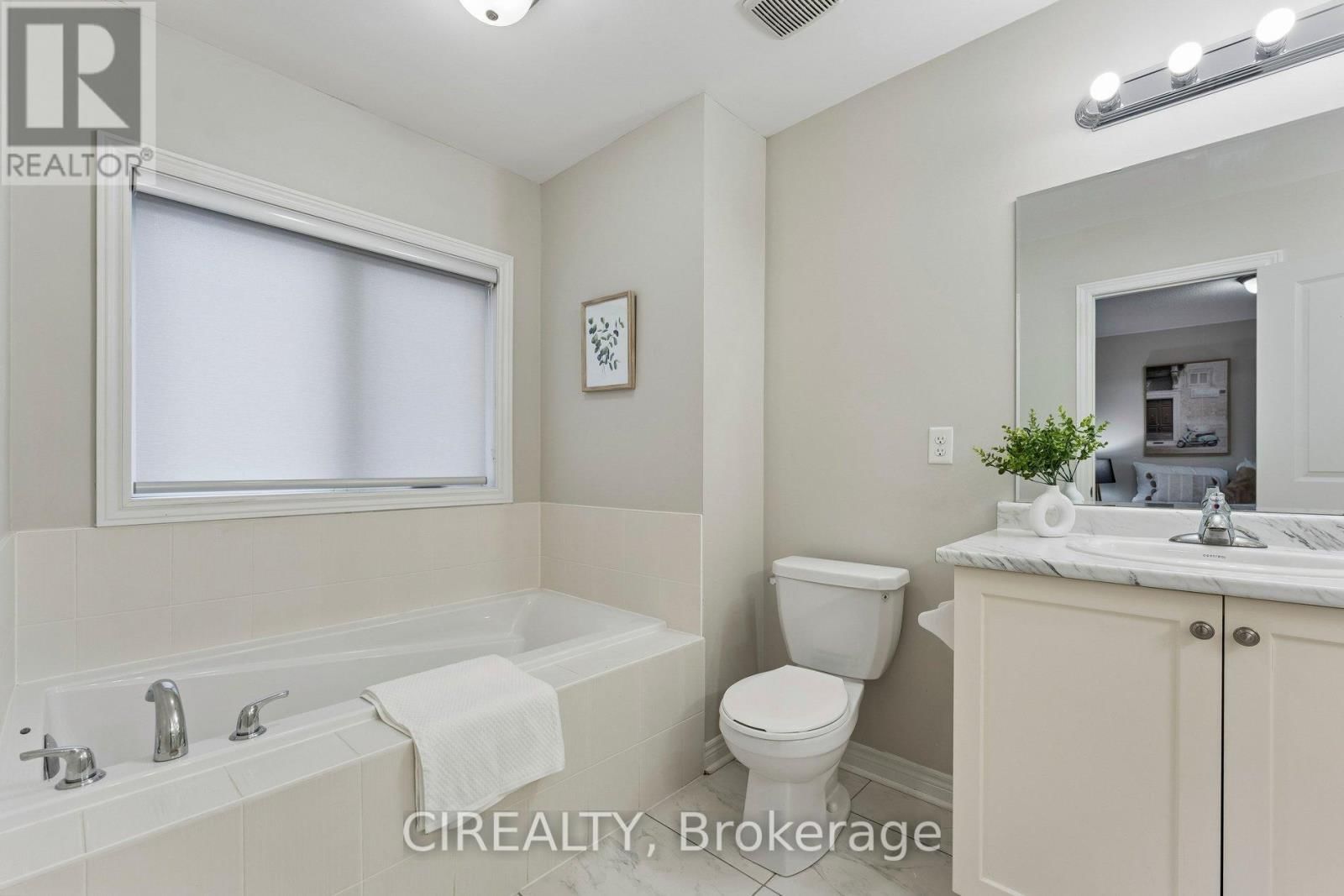 71 FINEGAN CIRCLE Image 32