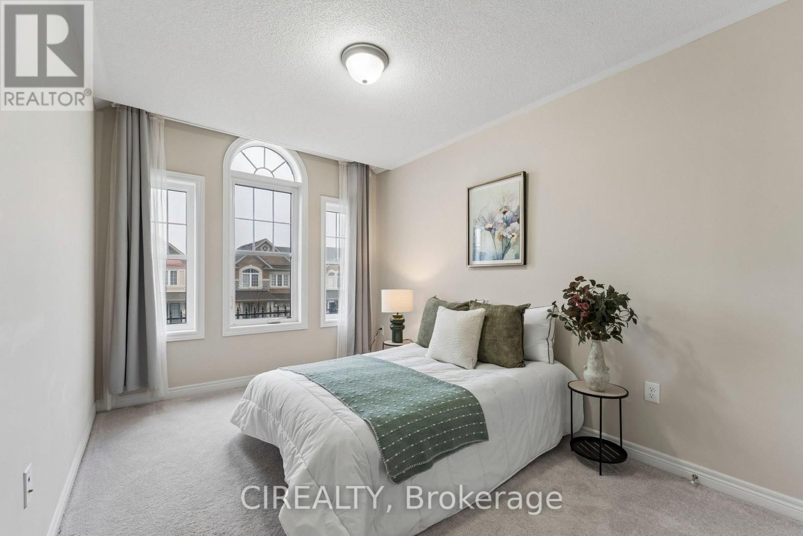 71 FINEGAN CIRCLE Image 35