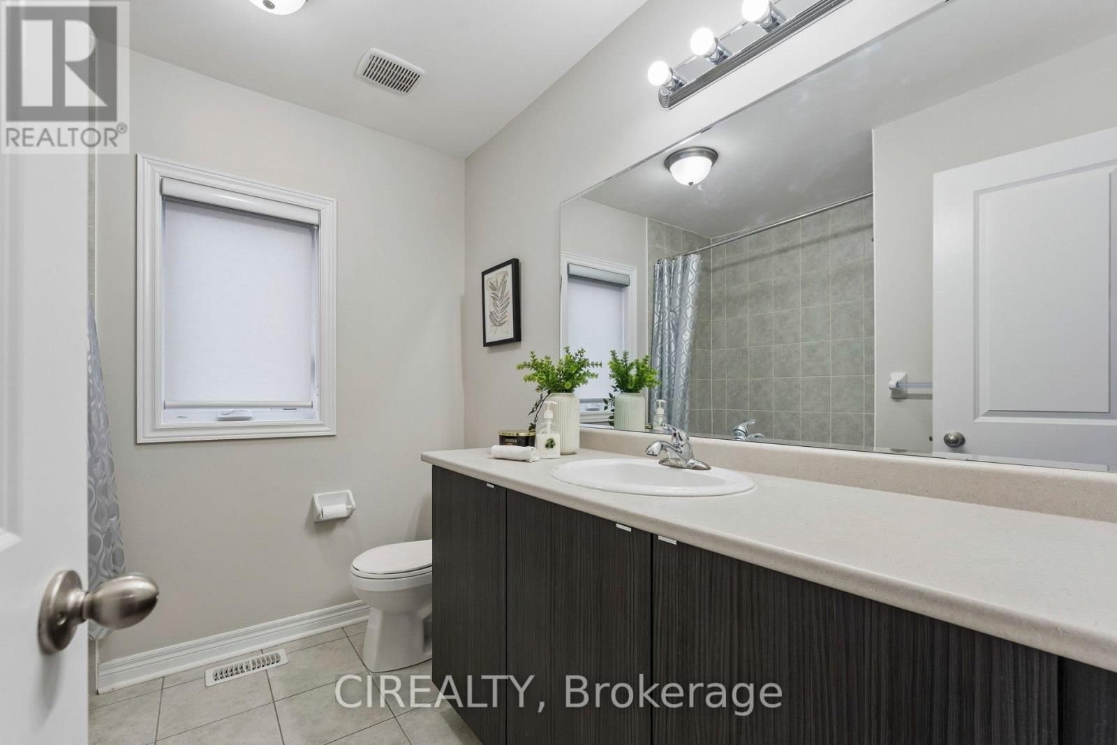 71 FINEGAN CIRCLE Image 37