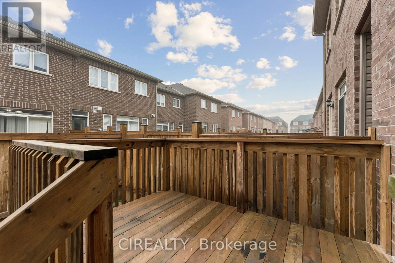 71 FINEGAN CIRCLE Image 39