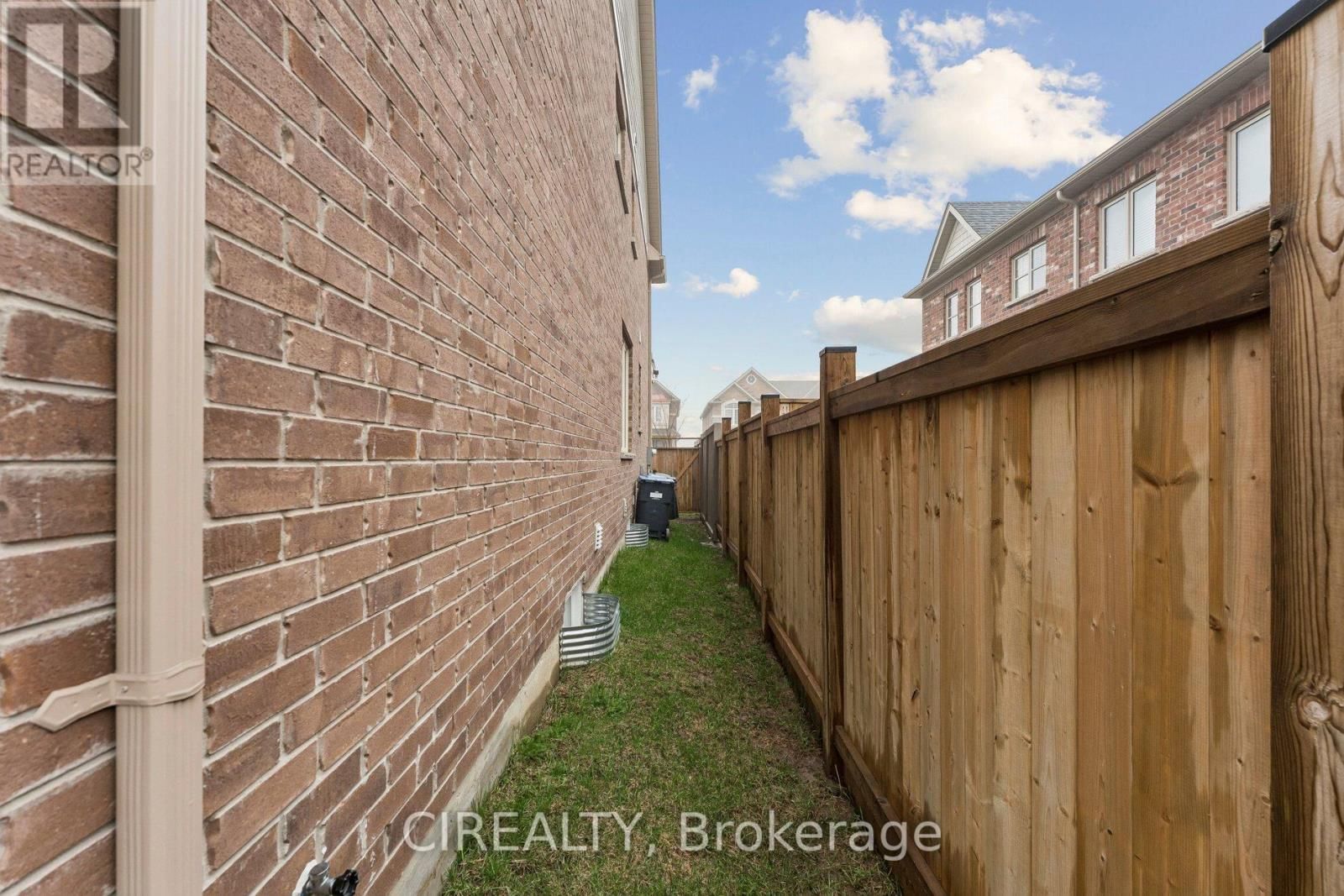 71 FINEGAN CIRCLE Image 41