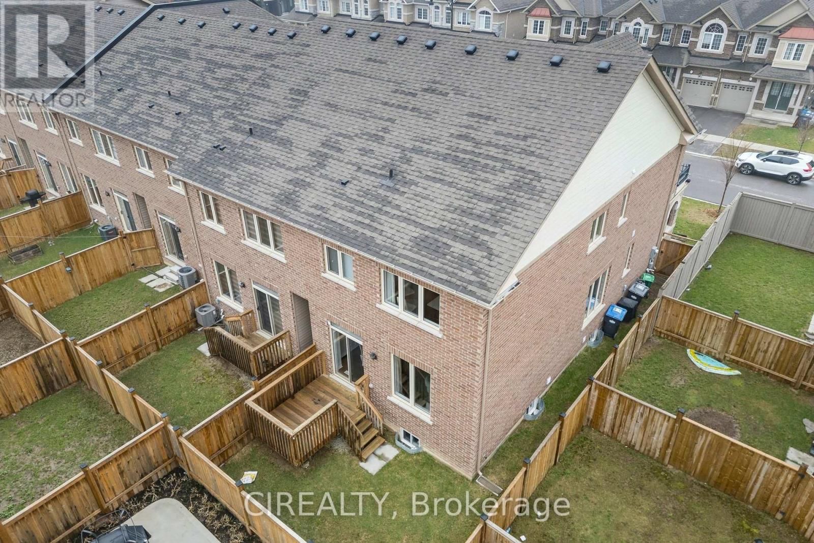 71 FINEGAN CIRCLE Image 44