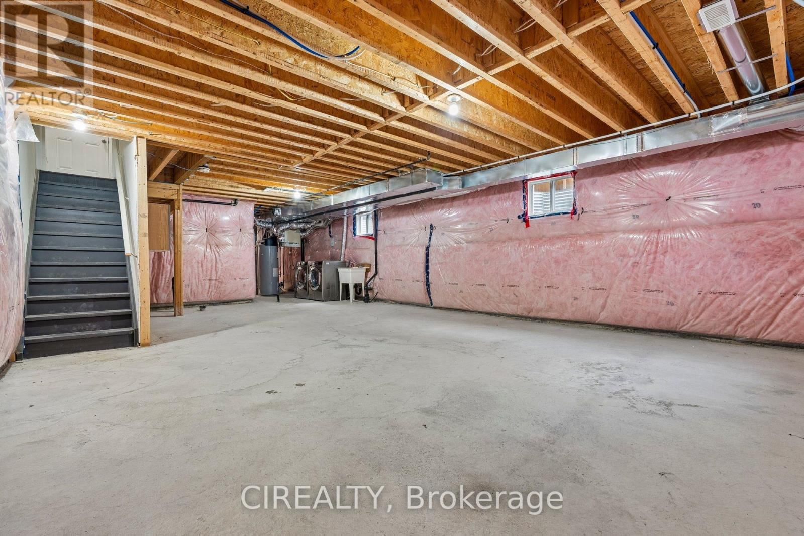 71 FINEGAN CIRCLE Image 48