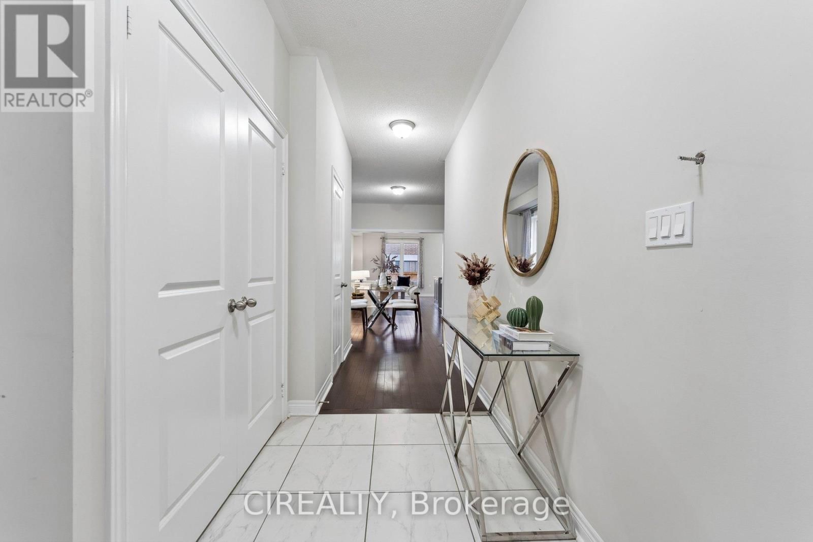 71 FINEGAN CIRCLE Image 5