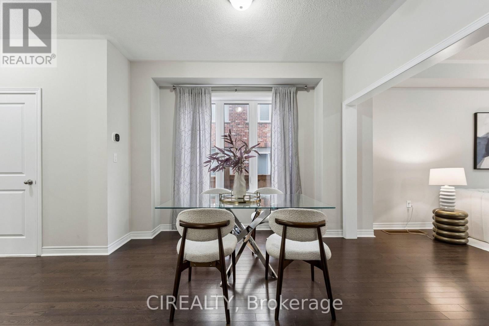 71 FINEGAN CIRCLE Image 9