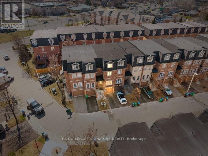 30 - 435 HENSALL CIRCLE Image 2