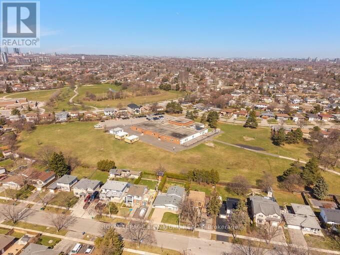 30 - 435 HENSALL CIRCLE Image 46