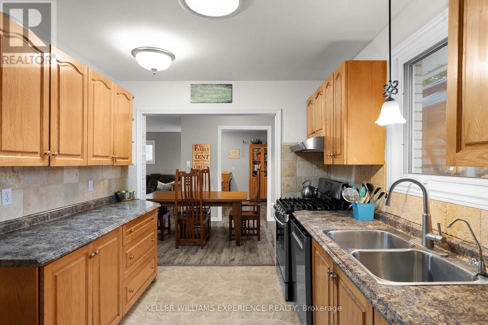 27 RUSTIC CRESCENT Image 7