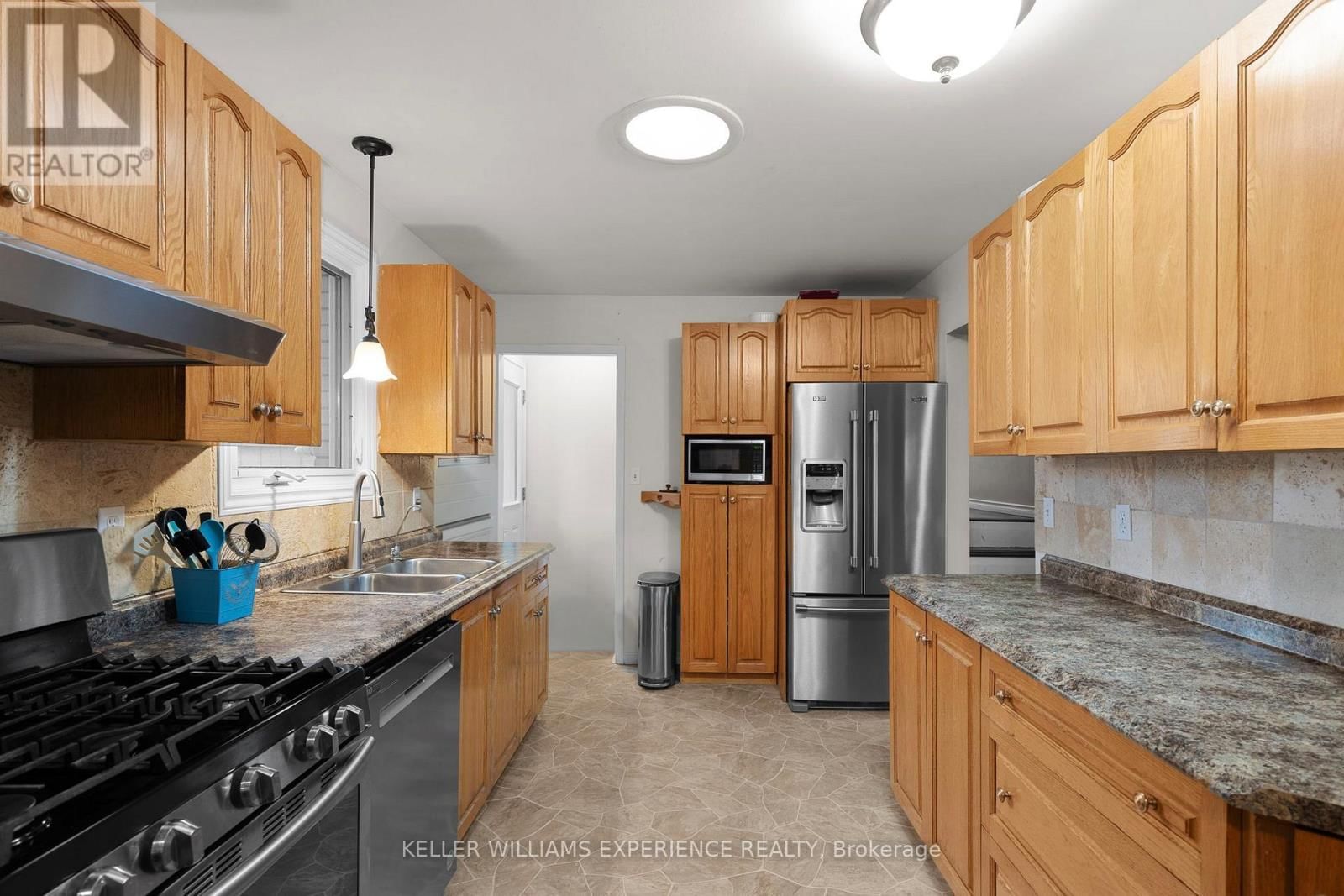 27 RUSTIC CRESCENT Image 8