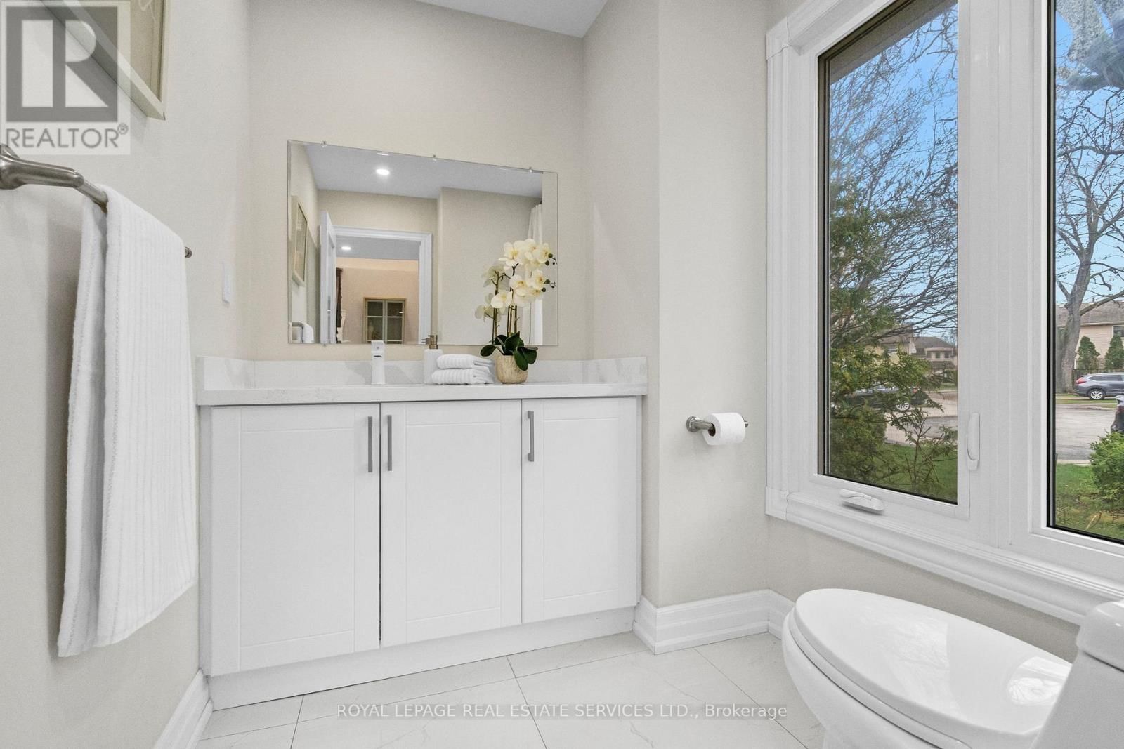 22 - 1176 JAMESWAY BOULEVARD Image 12