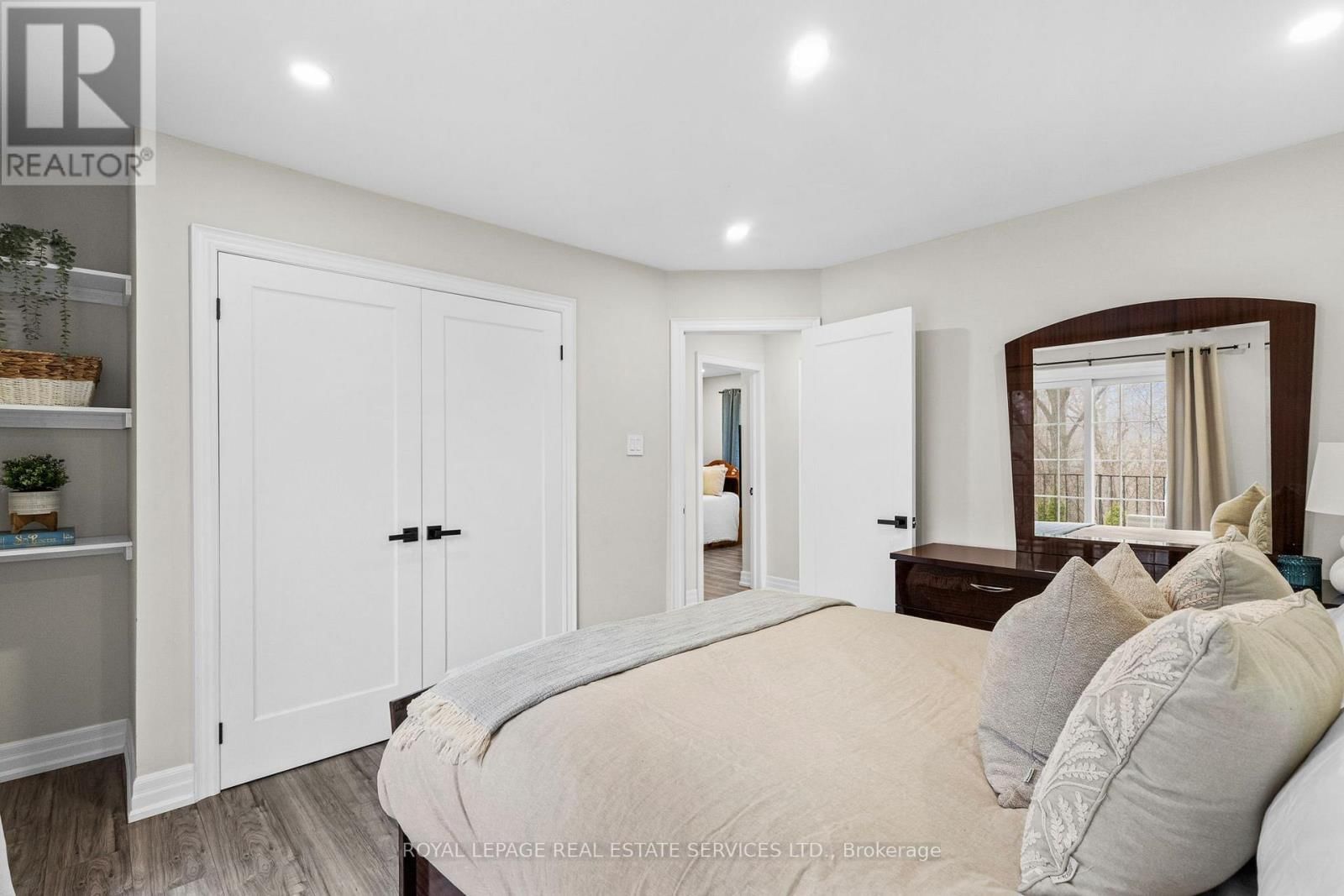 22 - 1176 JAMESWAY BOULEVARD Image 15