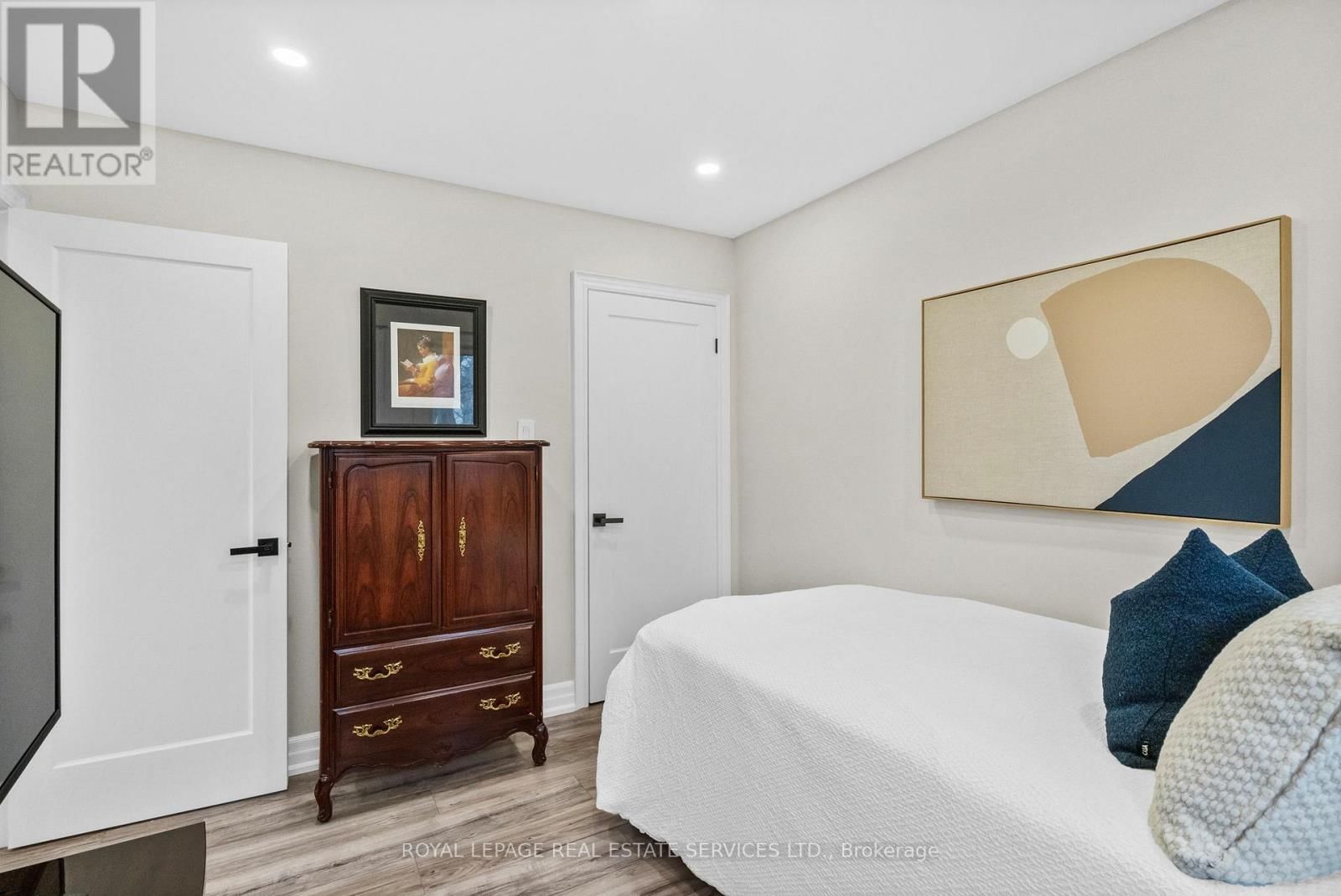 22 - 1176 JAMESWAY BOULEVARD Image 21