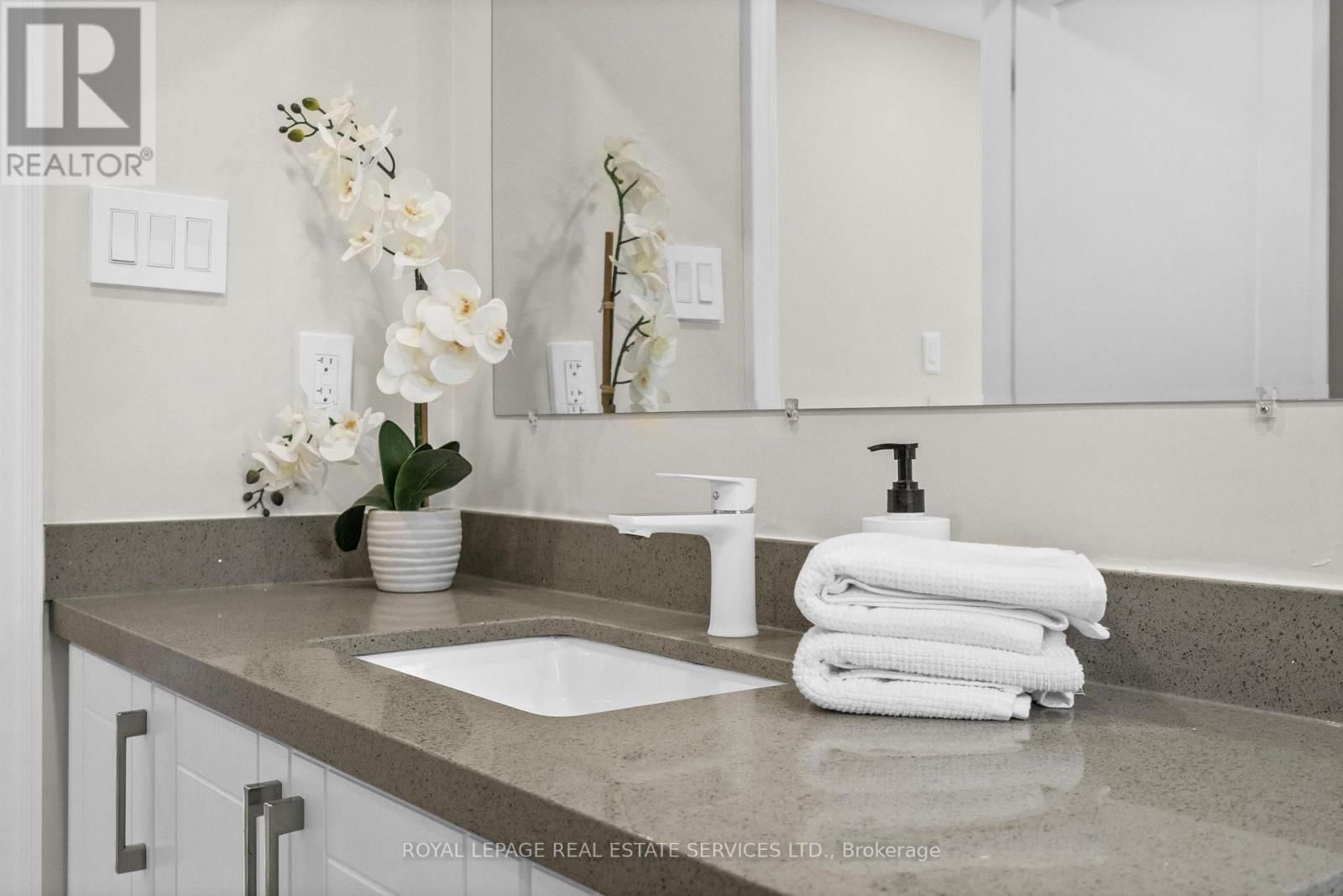 22 - 1176 JAMESWAY BOULEVARD Image 23