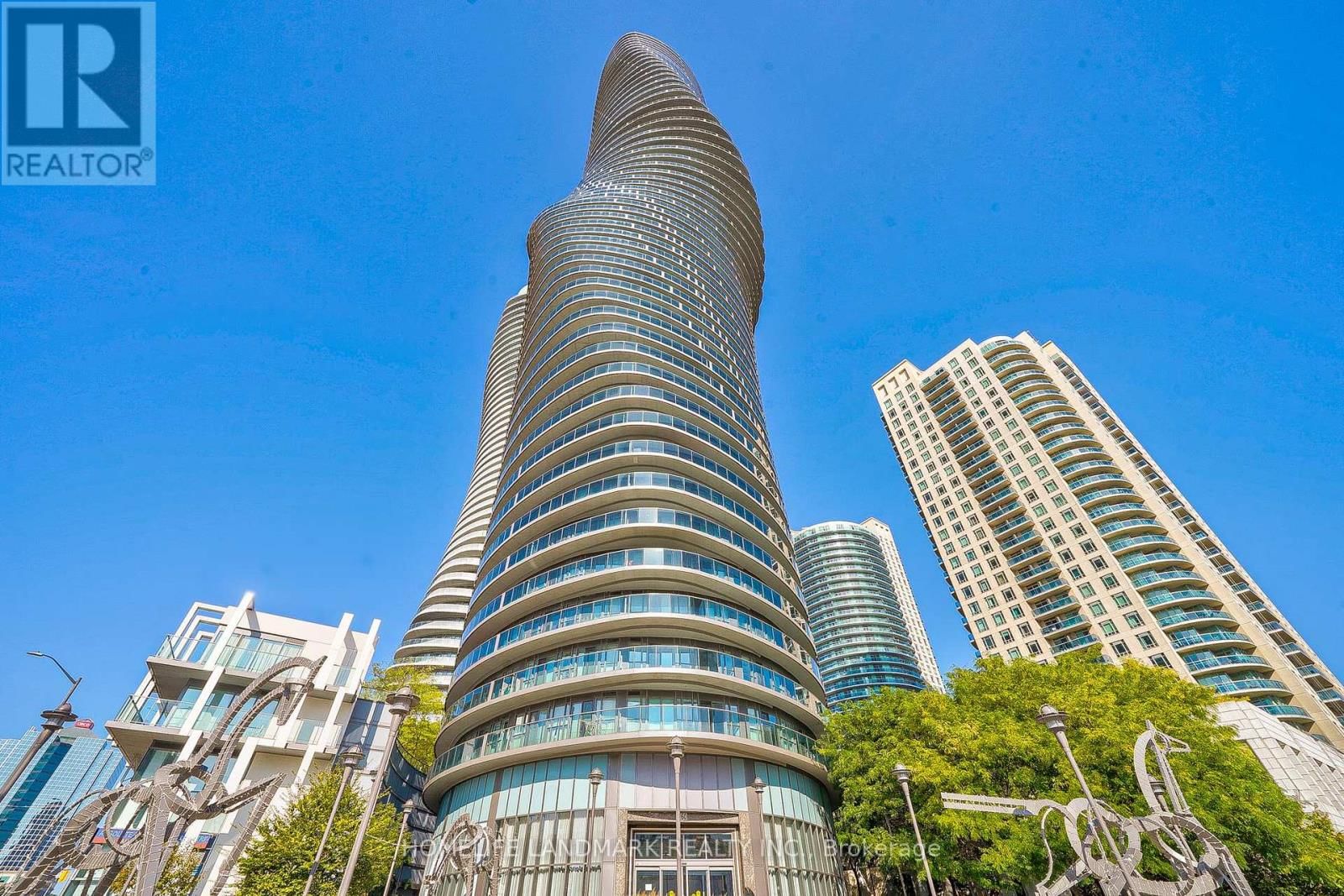 2002 - 60 ABSOLUTE AVENUE Image 2