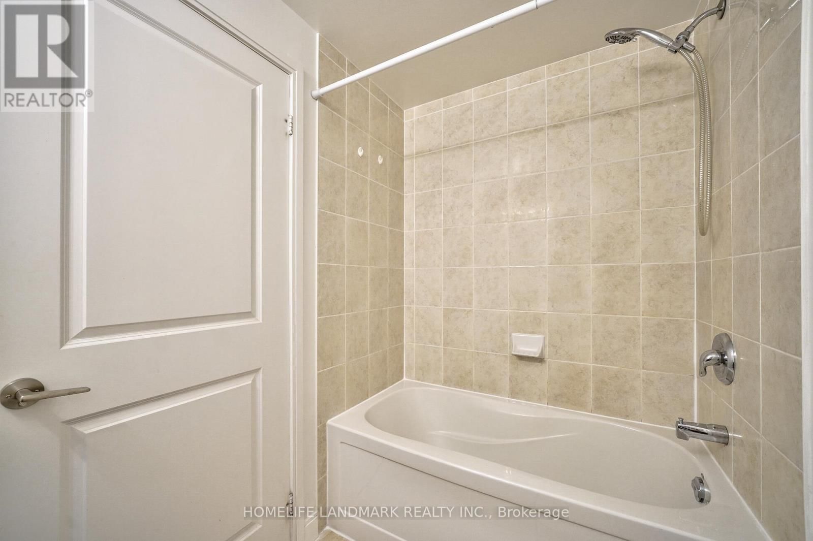 2002 - 60 ABSOLUTE AVENUE Image 22