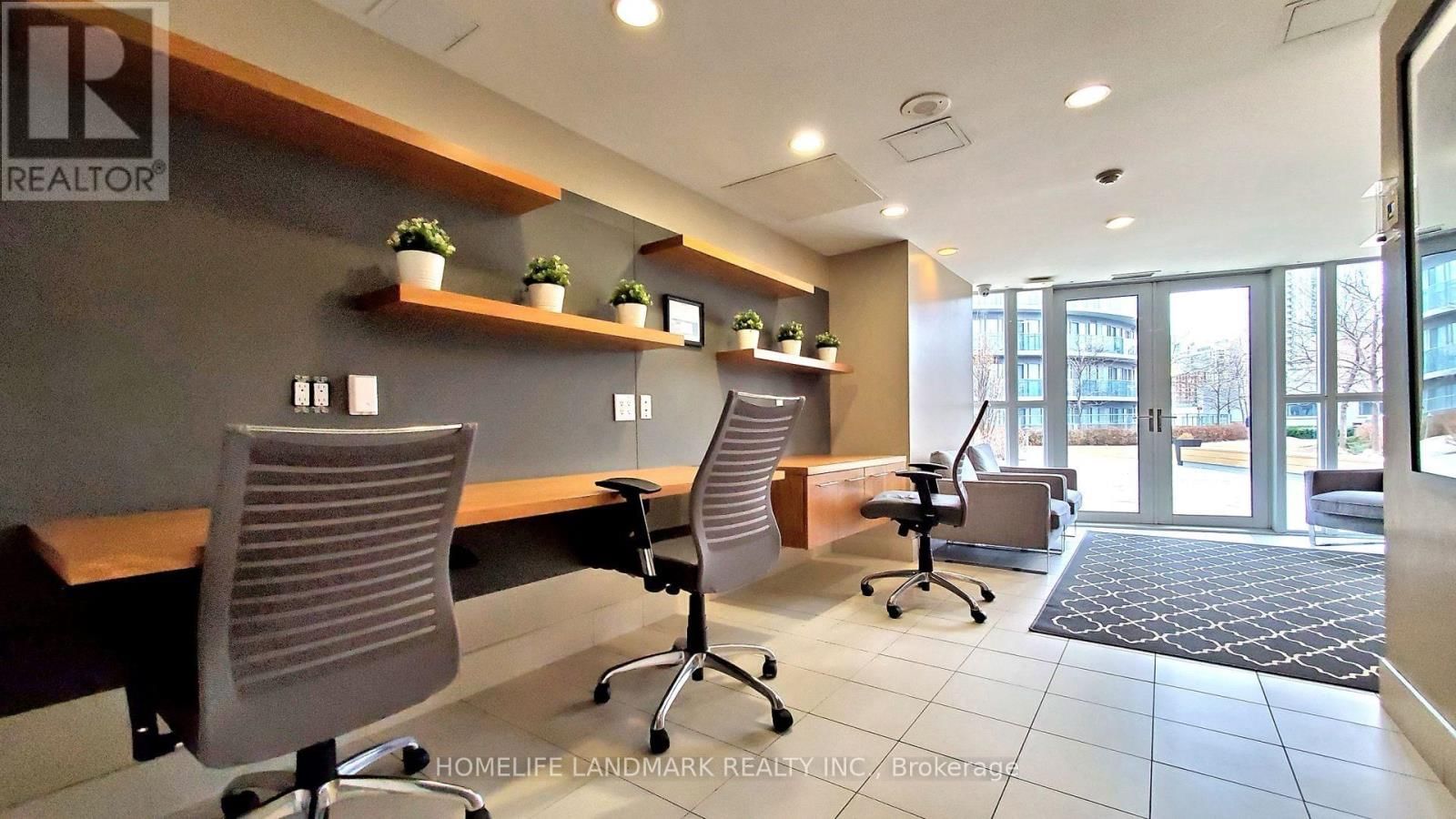 2002 - 60 ABSOLUTE AVENUE Image 26