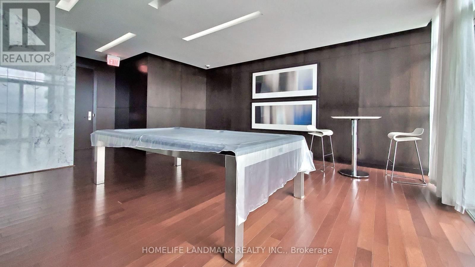 2002 - 60 ABSOLUTE AVENUE Image 28