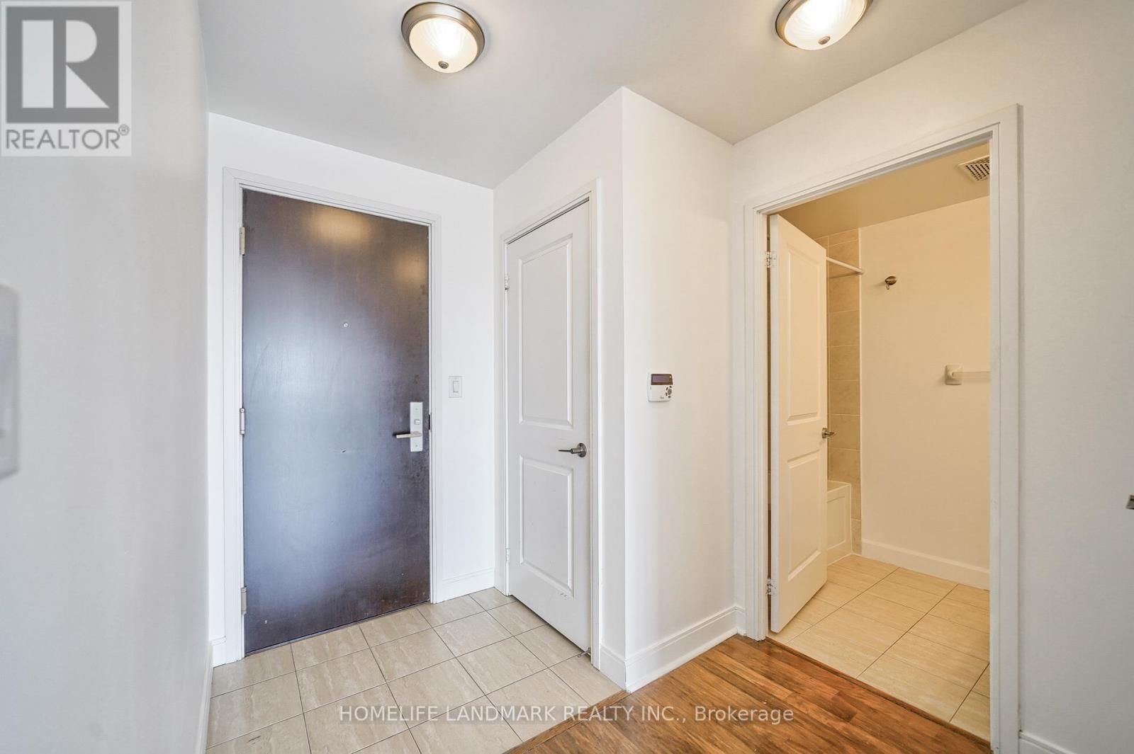 2002 - 60 ABSOLUTE AVENUE Image 5